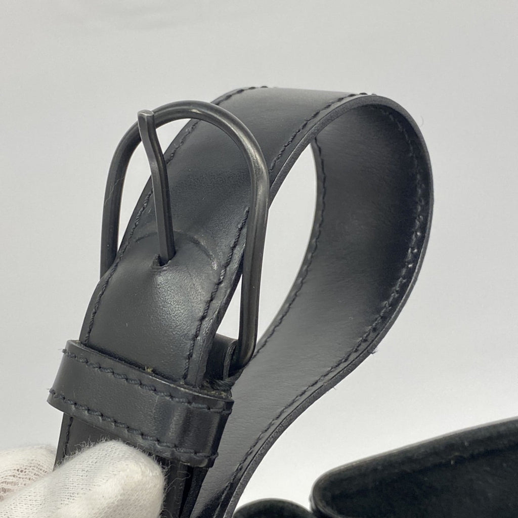 Louis Vuitton Noir Shoulder Bag (Pre-Owned)