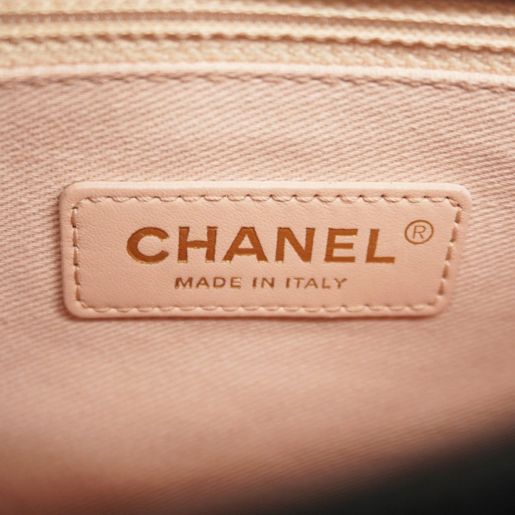 Chanel Black Grained Calfskin Handbag (Pre-Owned)
