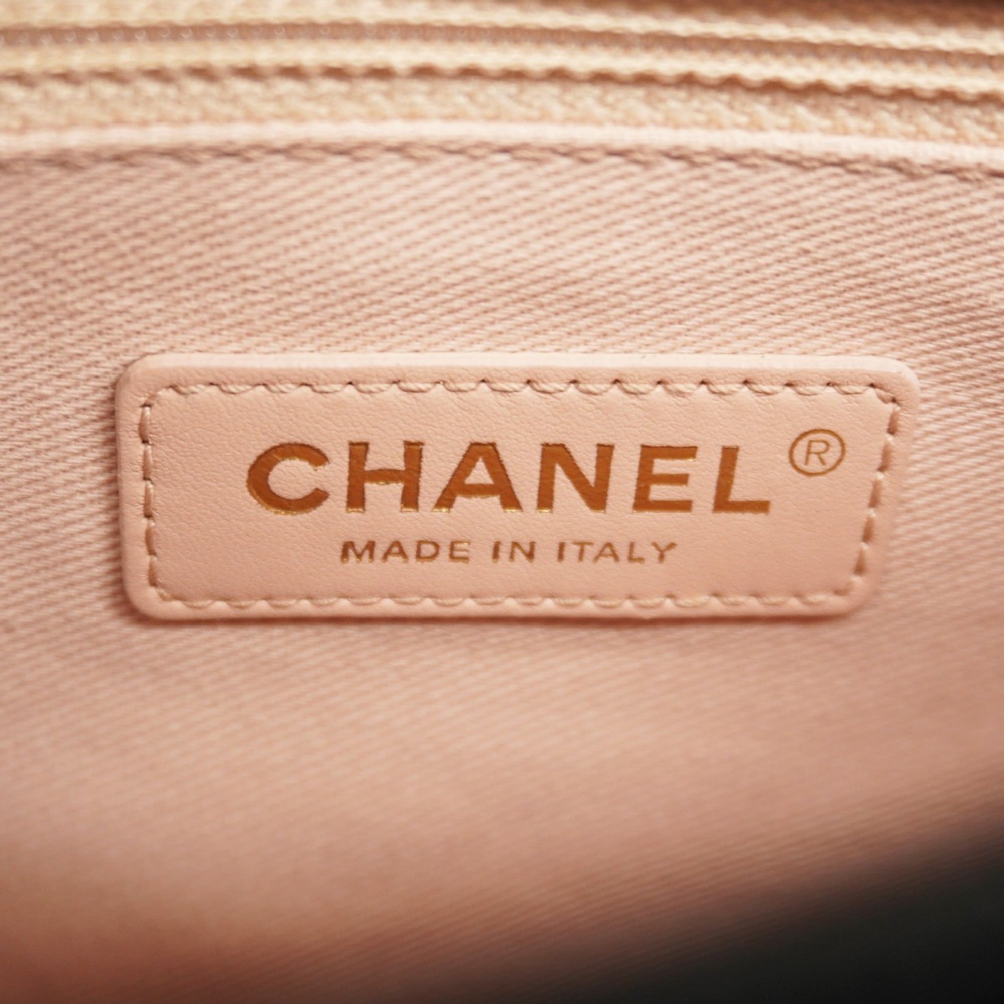 Chanel Black Grained Calfskin Handbag (Pre-Owned)