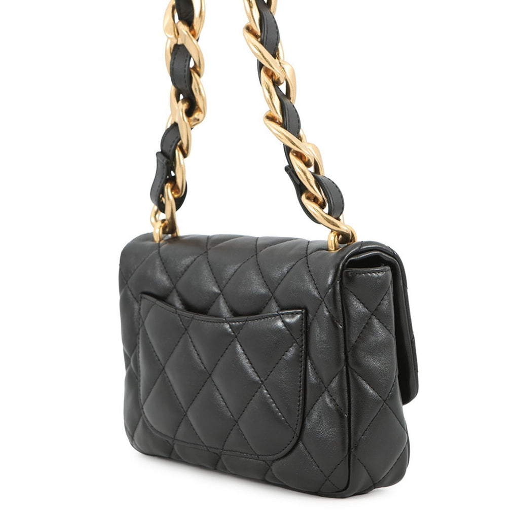 Chanel Matelasse Black Leather Shoulder Bag (Pre-Owned)