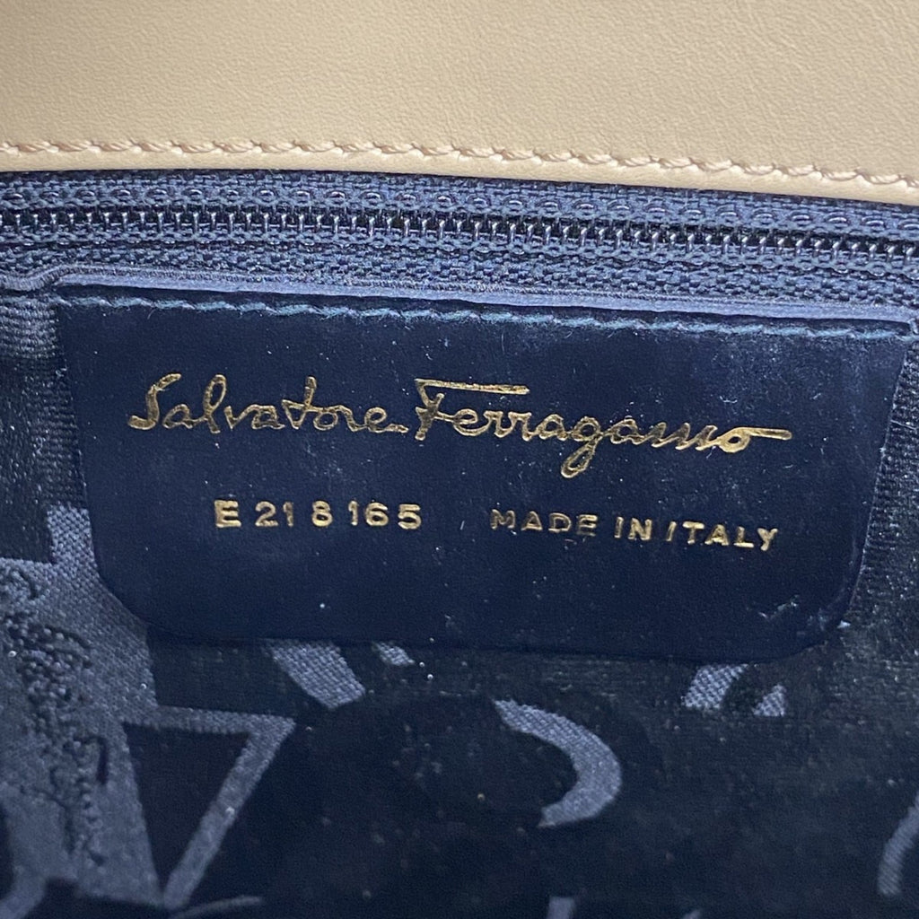 Salvatore Ferragamo Beige Leather Shoulder Bag (Pre-Owned)