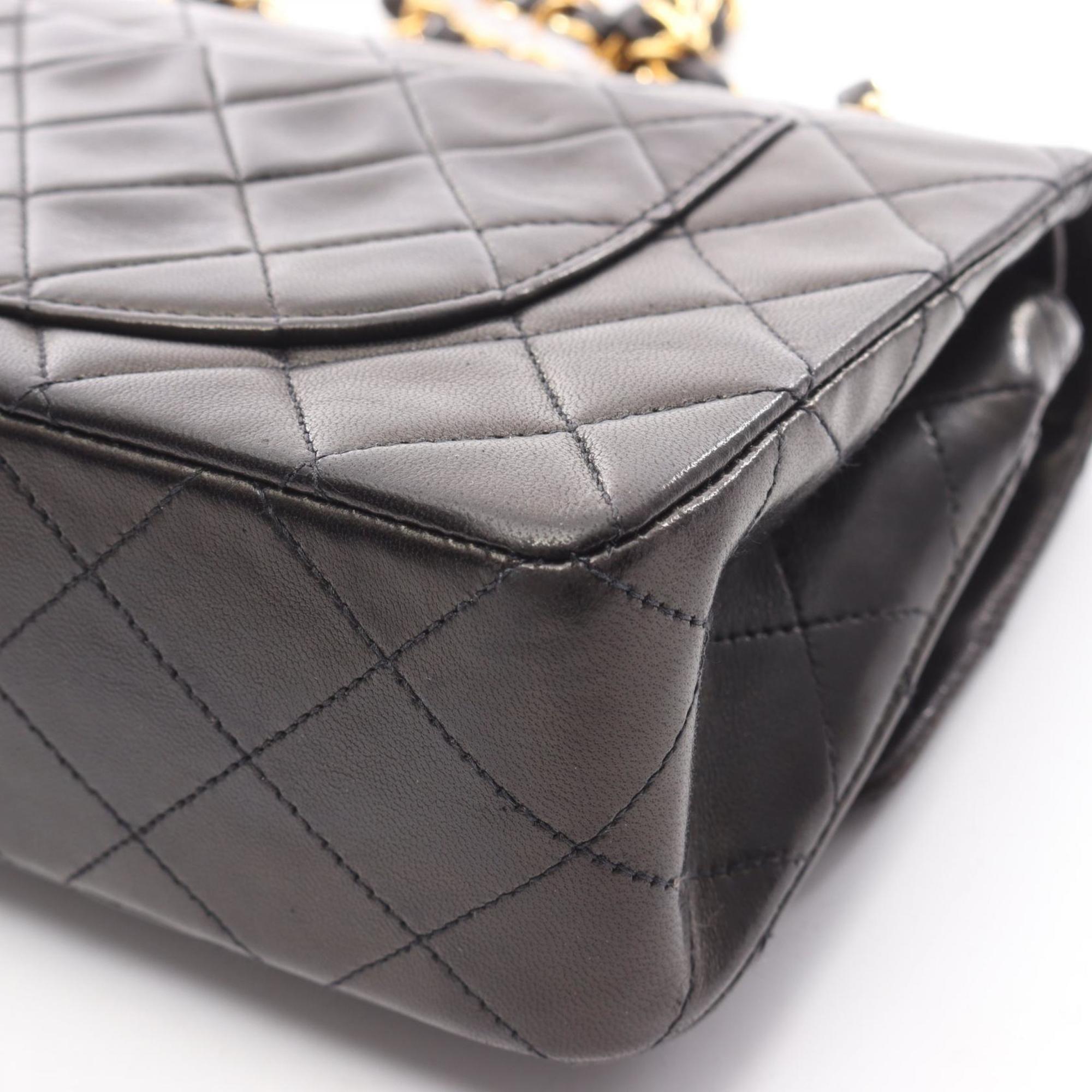 Chanel Black Leather Shoulder Bag (Pre-Owned)