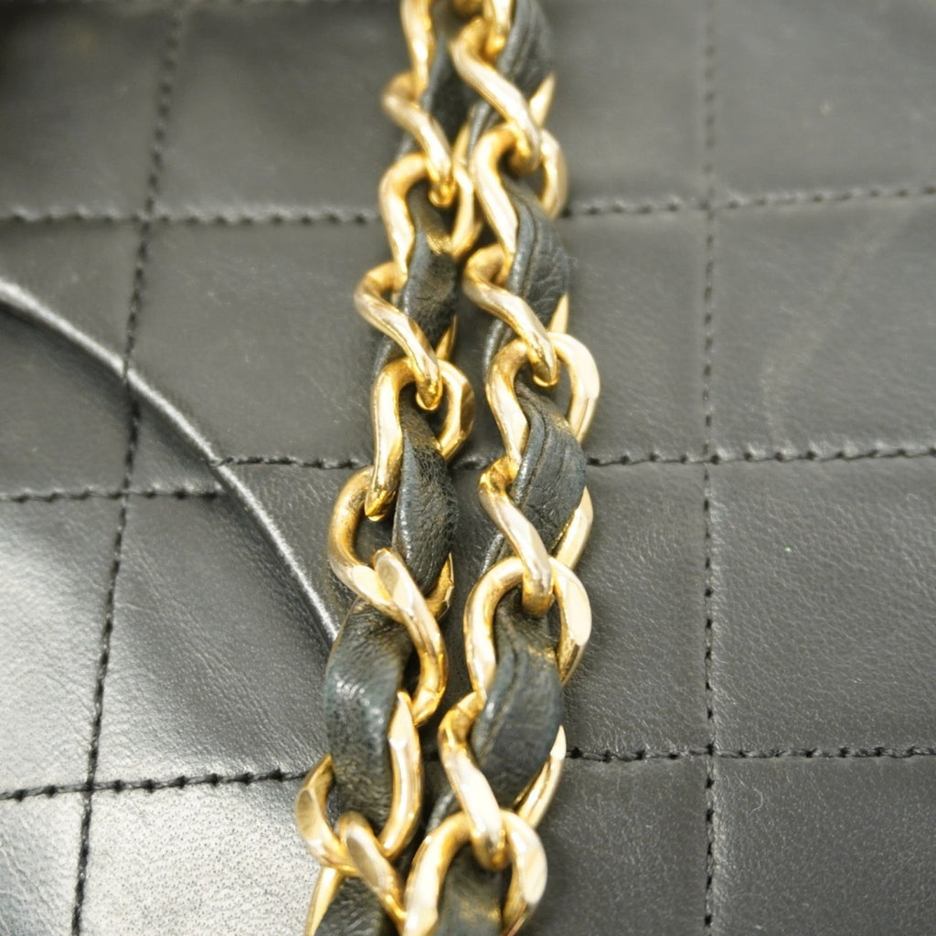 Chanel Black Leather Shoulder Bag (Pre-Owned)