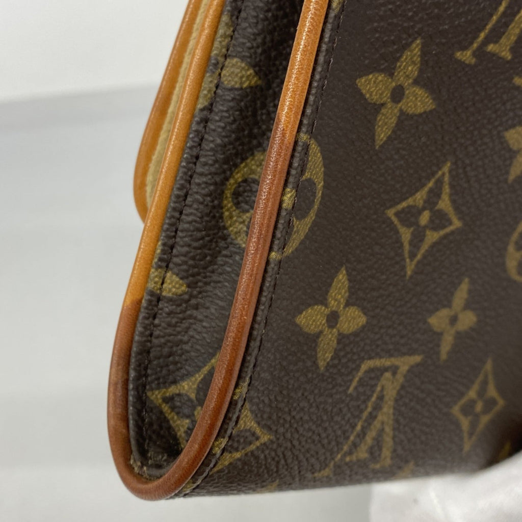Louis Vuitton Brown Shoulder Bag (Pre-Owned)