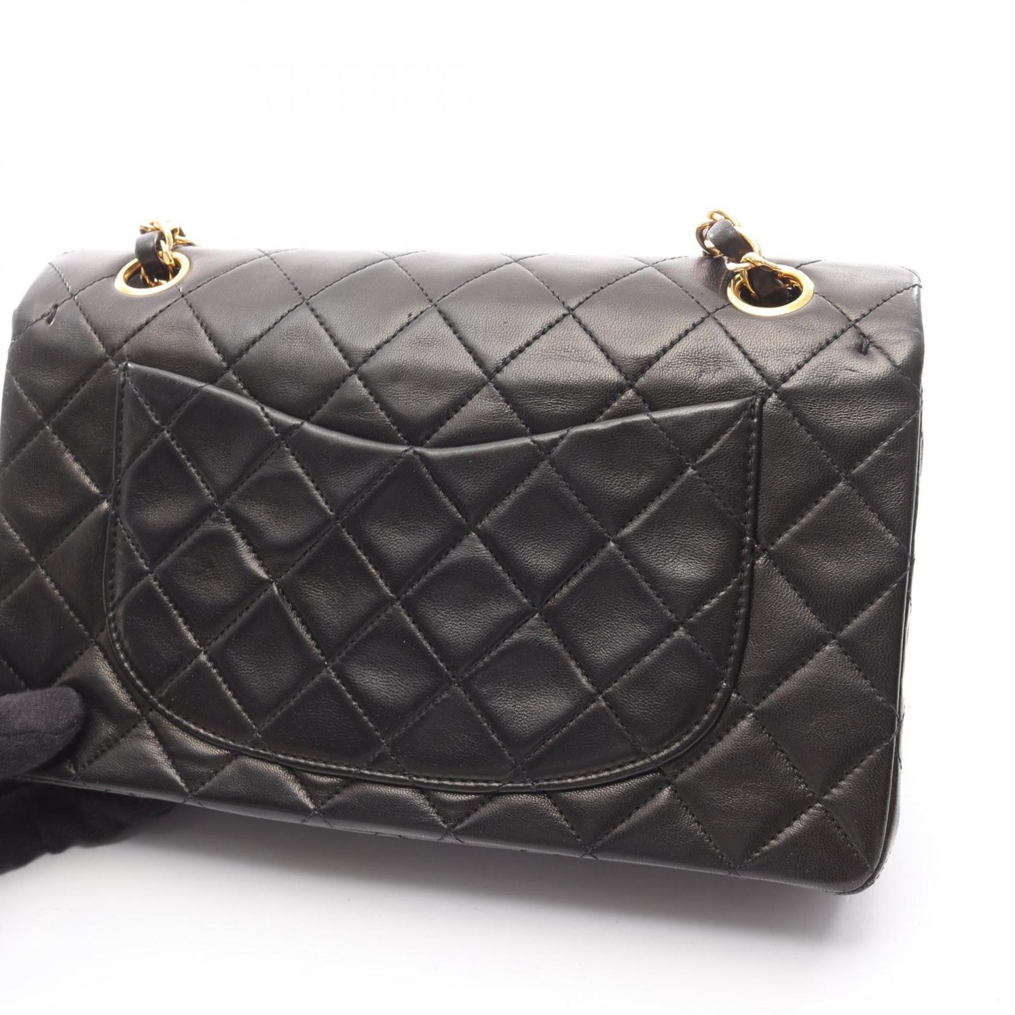 Chanel Black Leather Shoulder Bag (Pre-Owned)