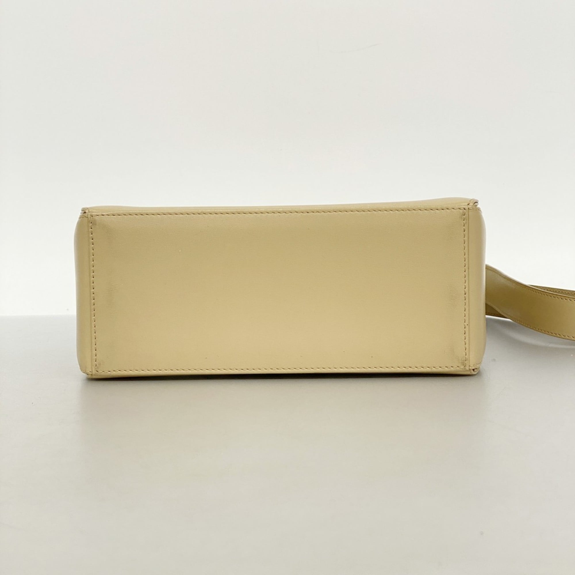 Salvatore Ferragamo Beige Leather Shoulder Bag (Pre-Owned)
