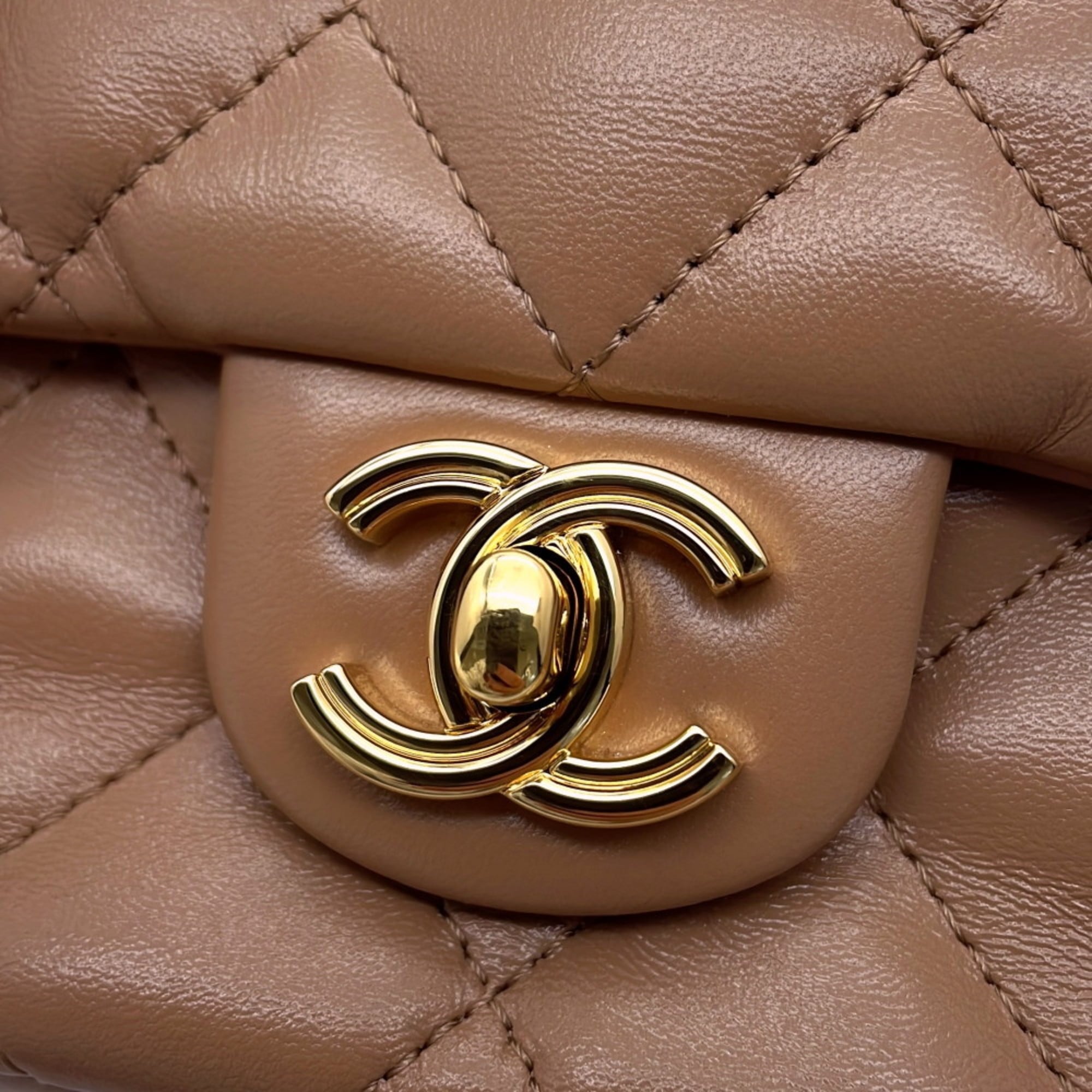 Chanel Matelasse Beige Leather Handbag (Pre-Owned)