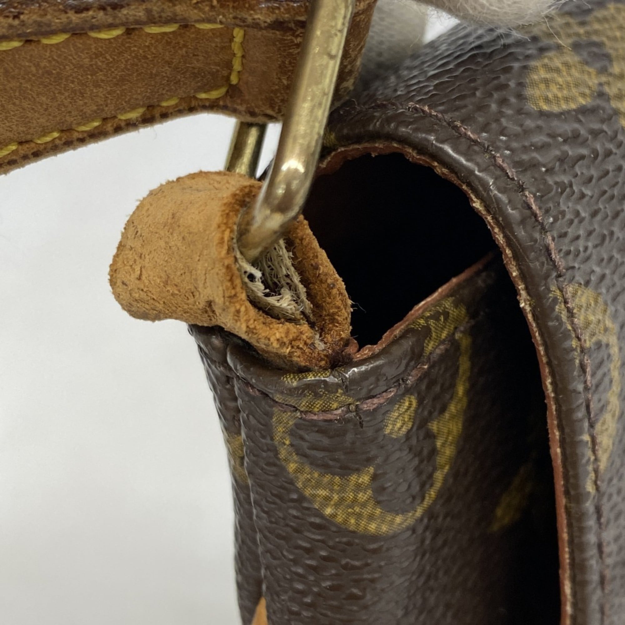 Louis Vuitton Brown Shoulder Bag (Pre-Owned)