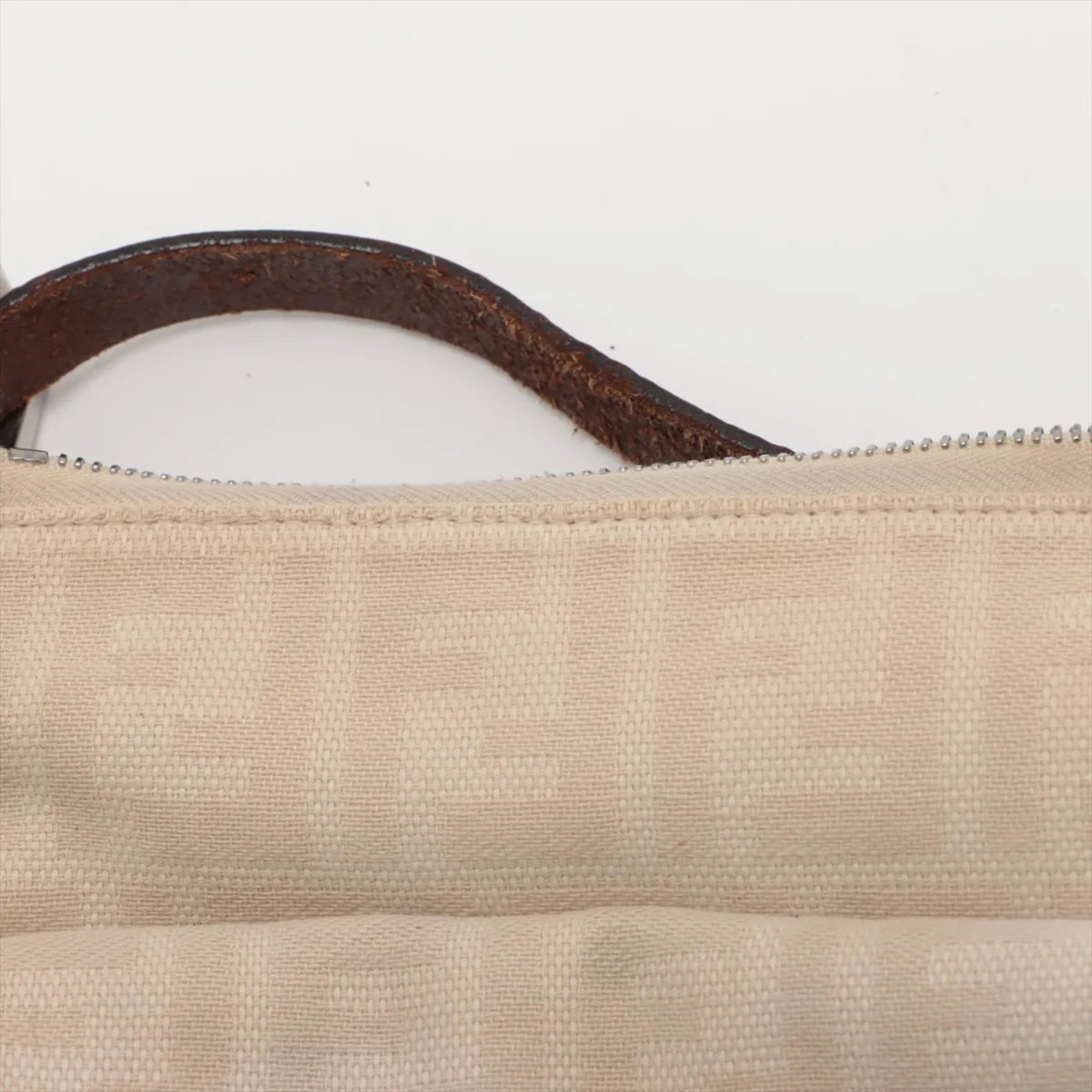 Fendi Beige Leather Canvas Shoulder Bag (Pre-Owned)
