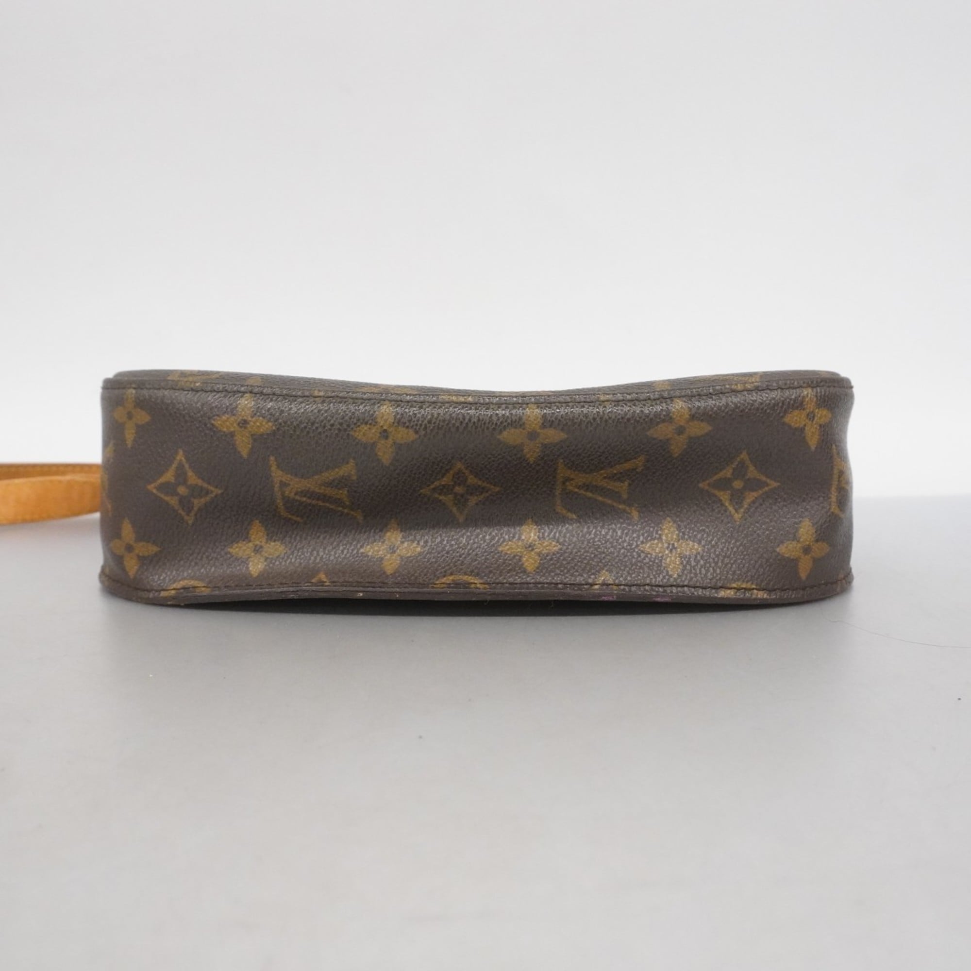 Louis Vuitton Brown Shoulder Bag (Pre-Owned)