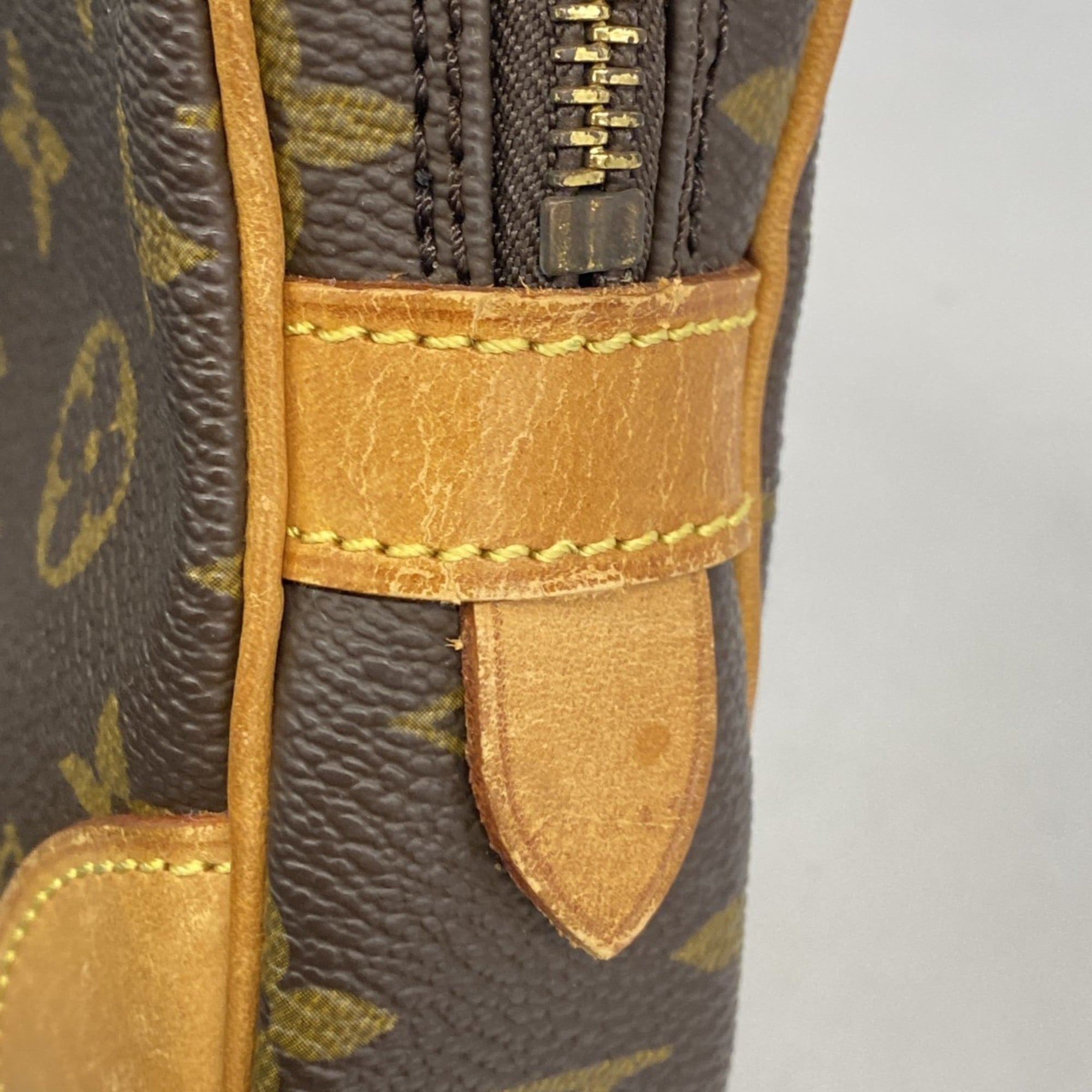Louis Vuitton Brown Clutch Bag (Pre-Owned)