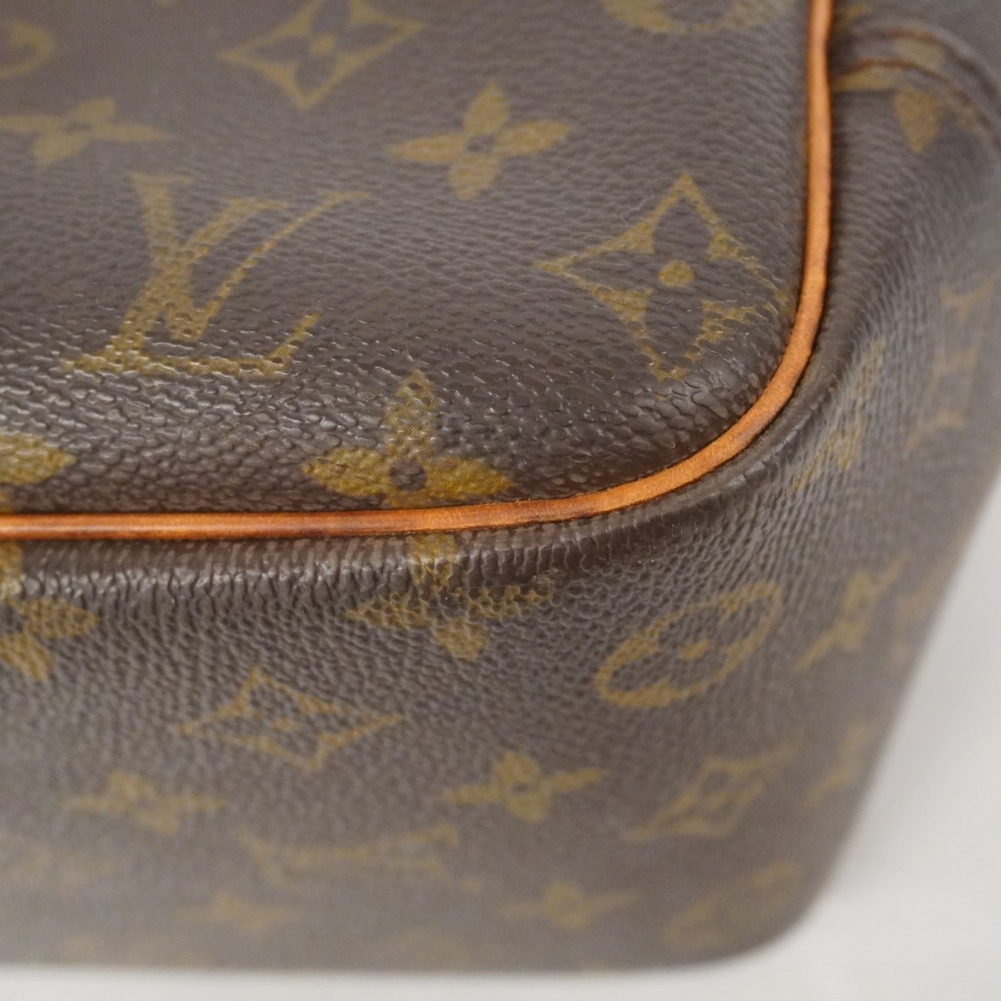 Louis Vuitton Brown Handbag (Pre-Owned)