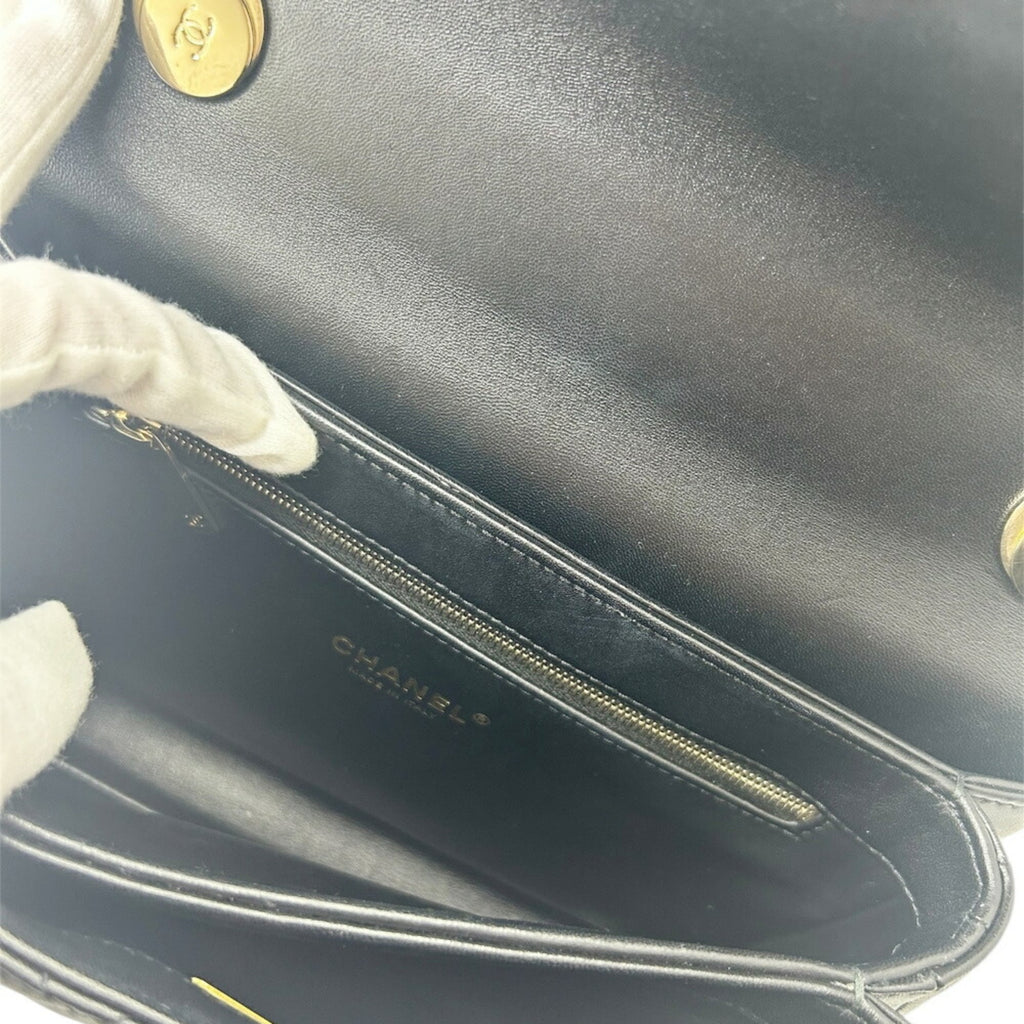 Chanel Black Leather Handbag (Pre-Owned)