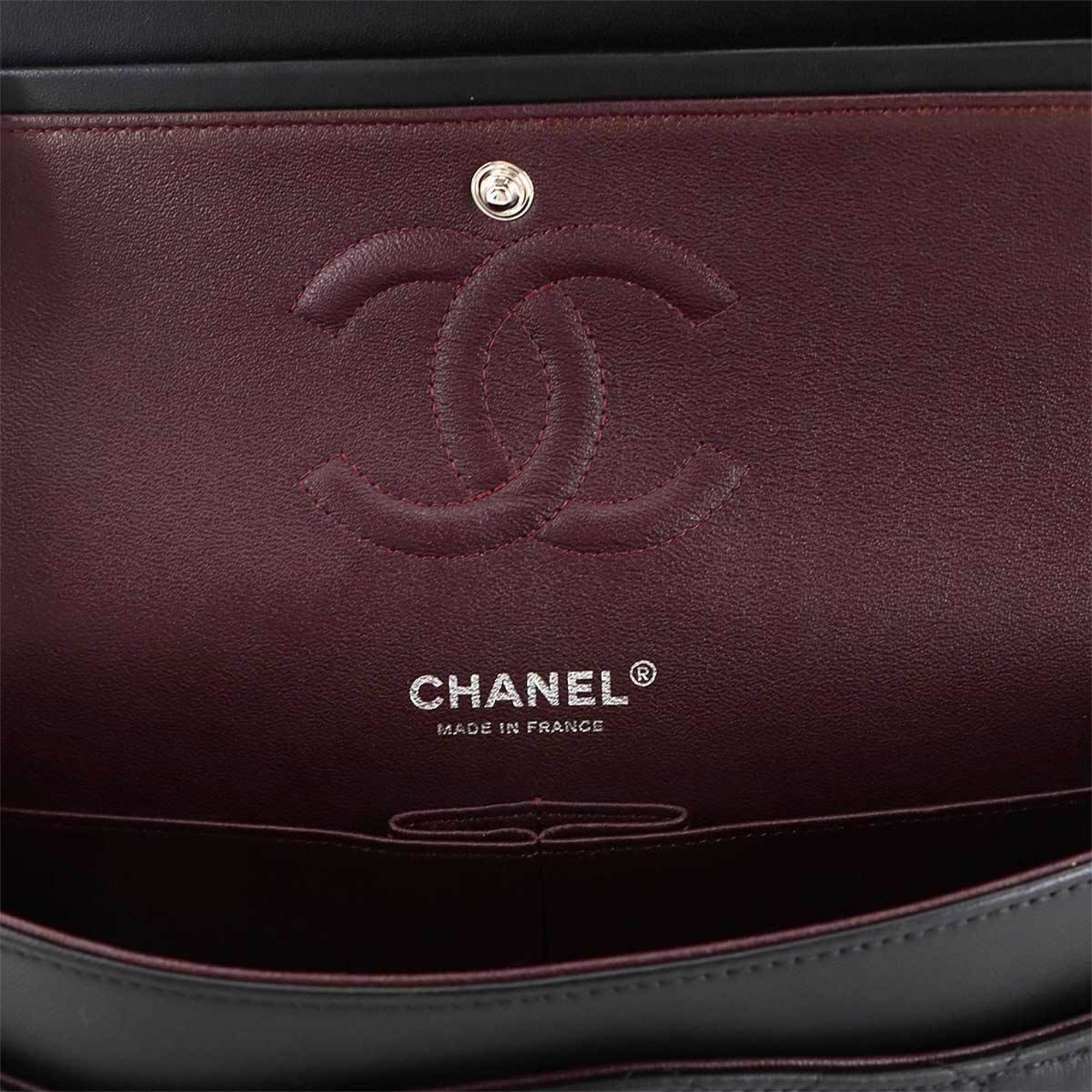 Chanel Black Leather Shoulder Bag (Pre-Owned)