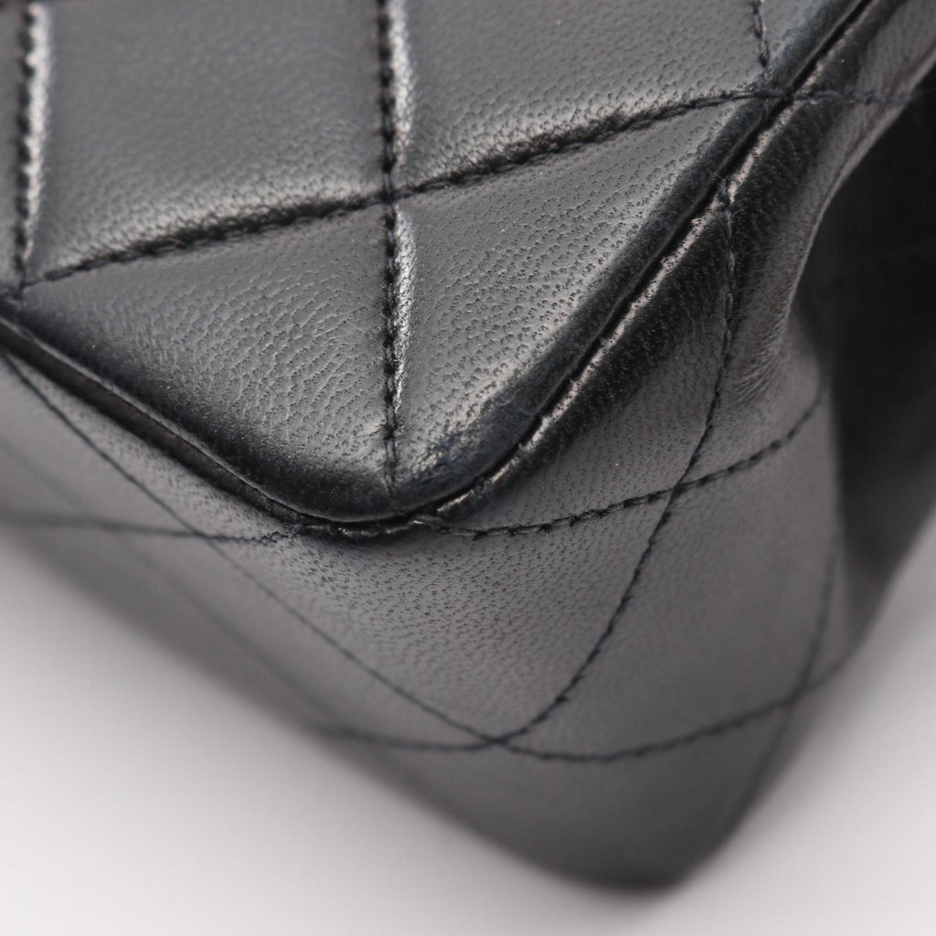 Chanel Black Leather Shoulder Bag (Pre-Owned)