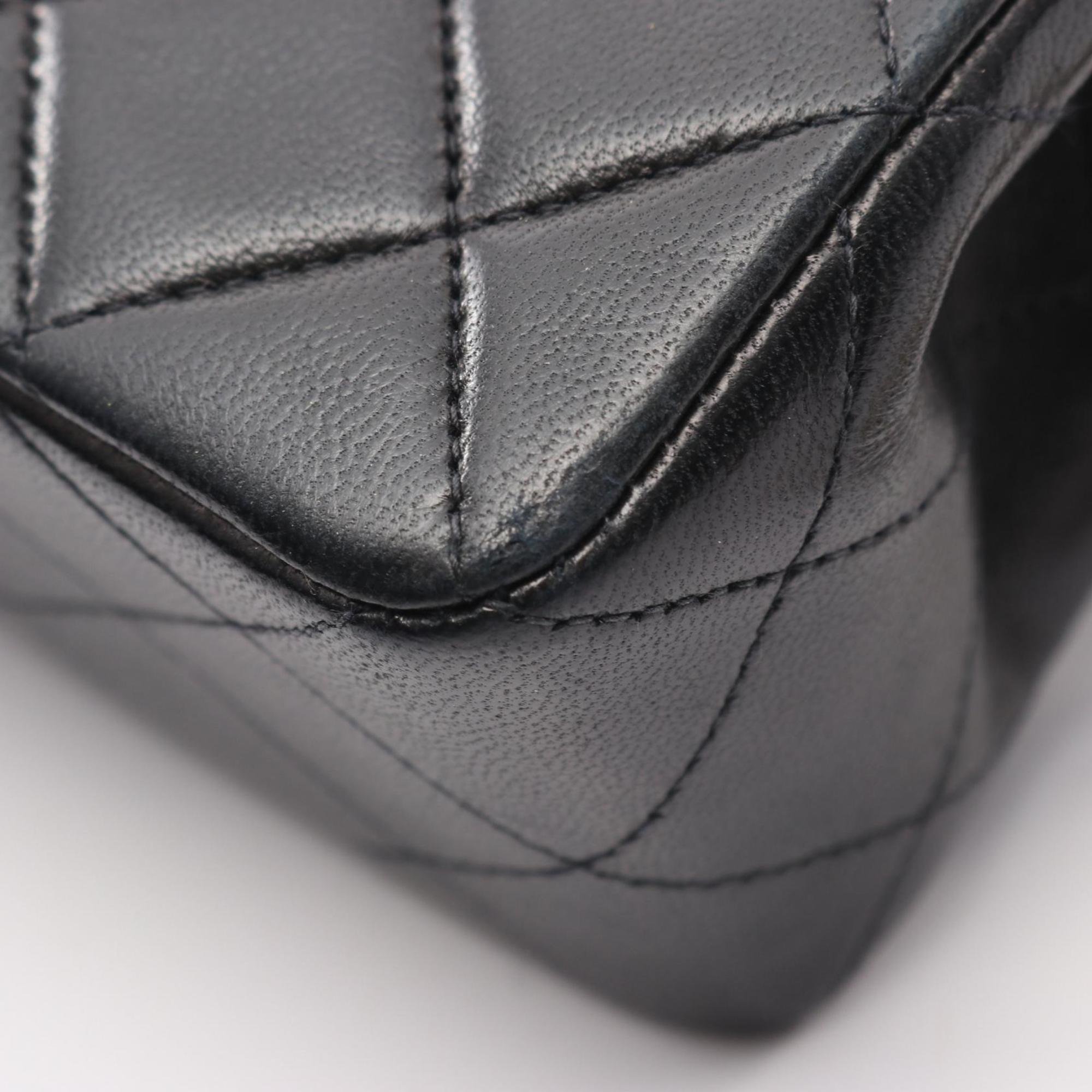 Chanel Black Leather Shoulder Bag (Pre-Owned)
