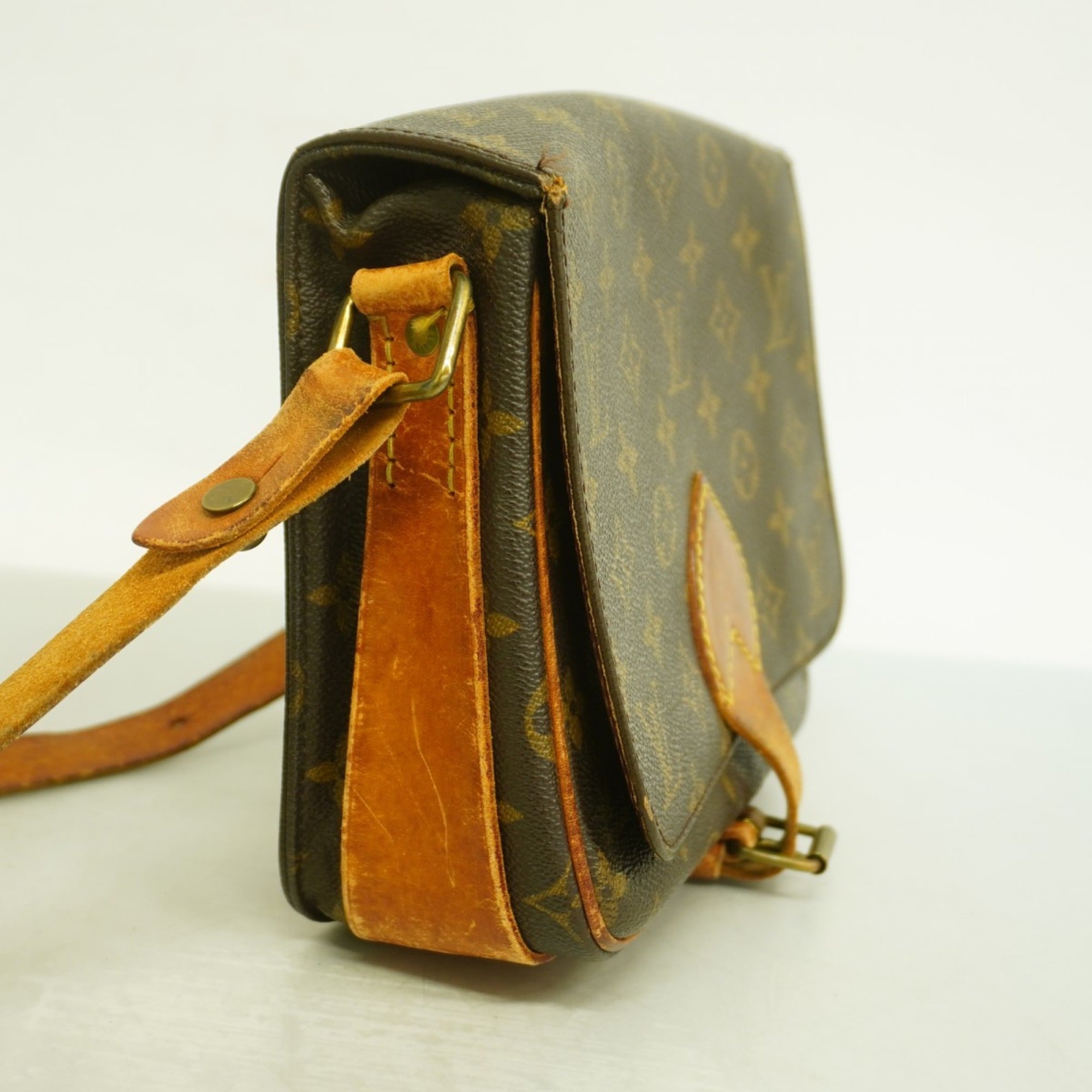 Louis Vuitton Brown Shoulder Bag (Pre-Owned)