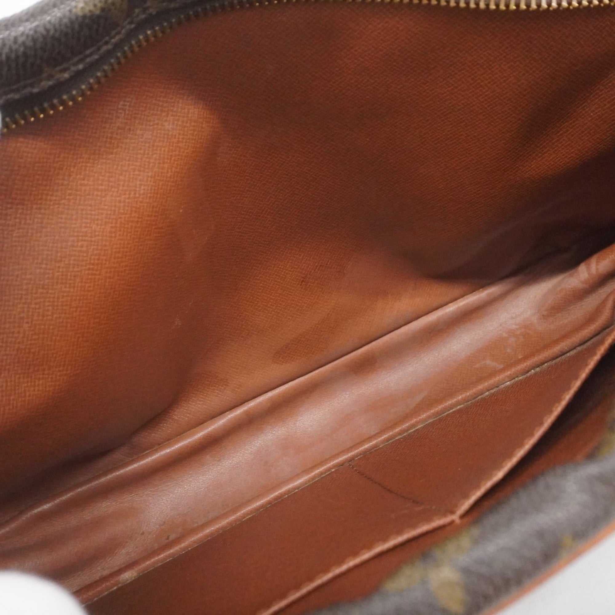 Louis Vuitton Brown Clutch Bag (Pre-Owned)