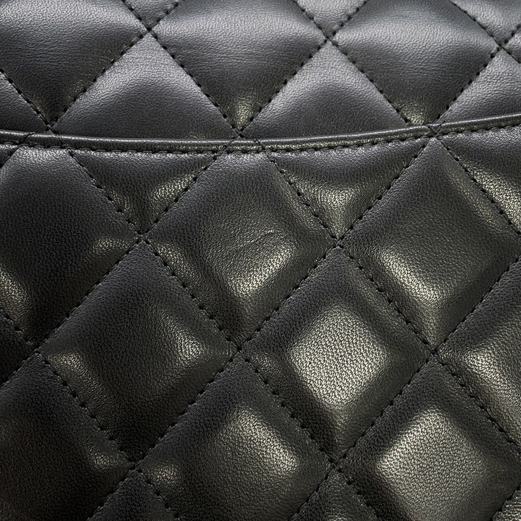 Chanel Matelasse Black Leather Shoulder Bag (Pre-Owned)
