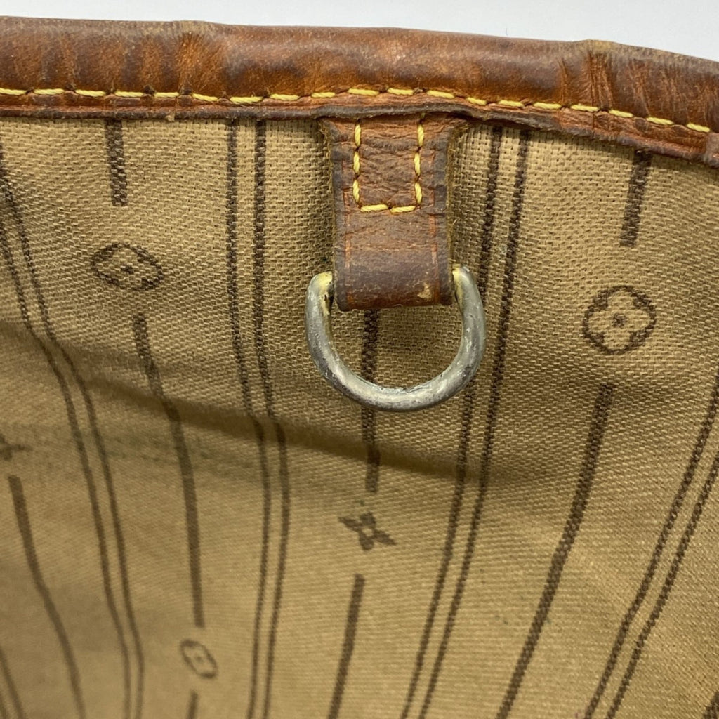 Louis Vuitton Brown Shoulder Bag (Pre-Owned)