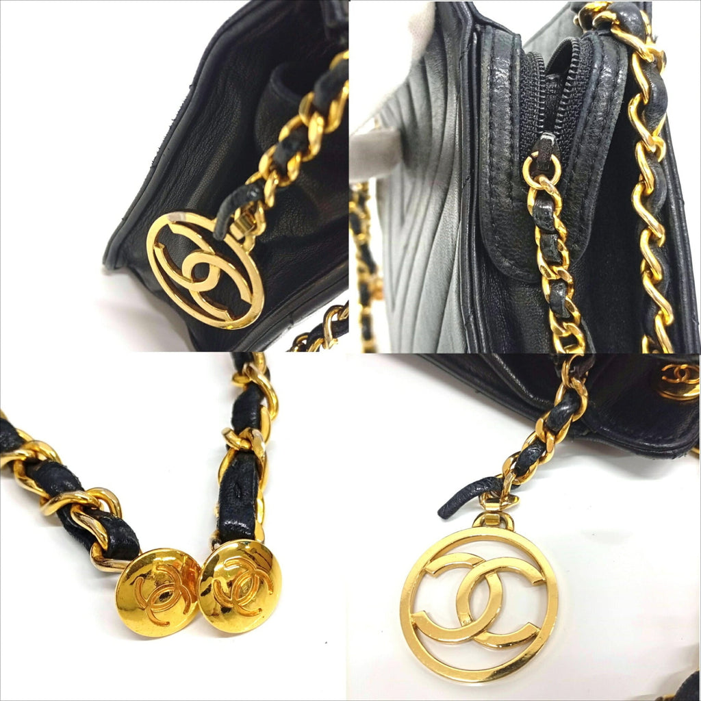 Chanel Black Leather Shoulder Bag (Pre-Owned)