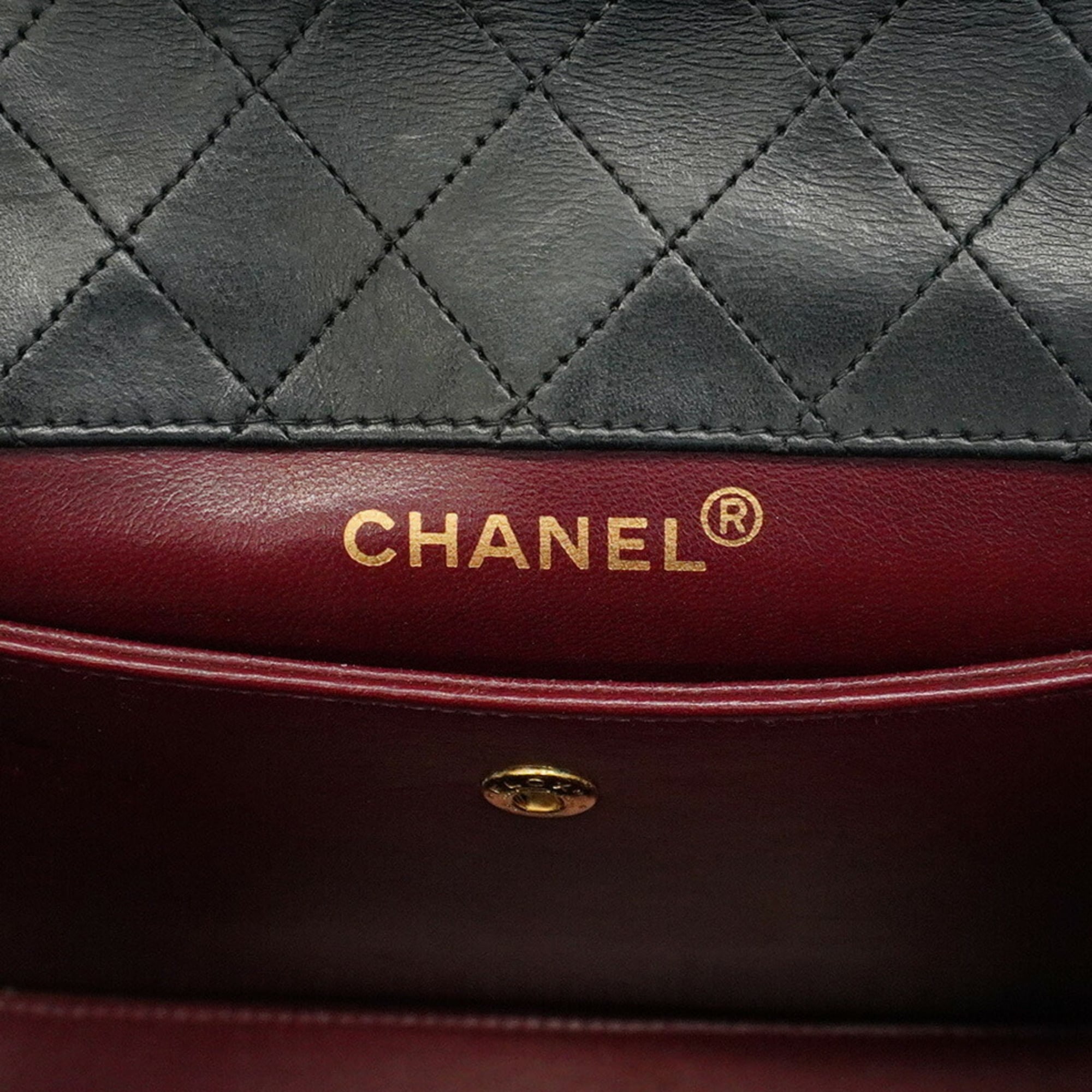 Chanel Black Leather Shoulder Bag (Pre-Owned)
