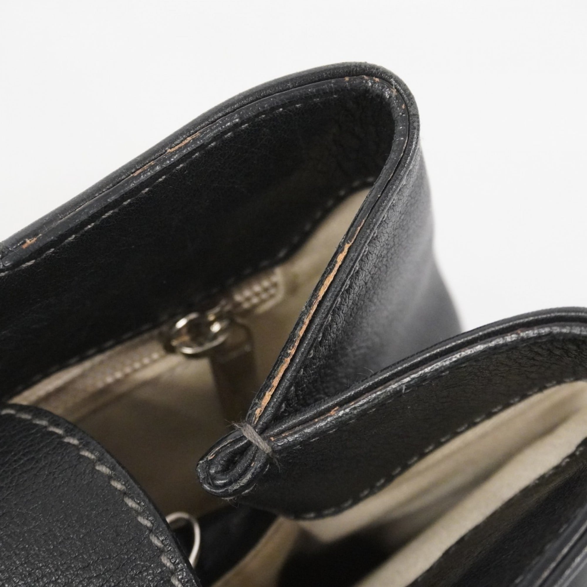 Salvatore Ferragamo Black Leather Handbag (Pre-Owned)