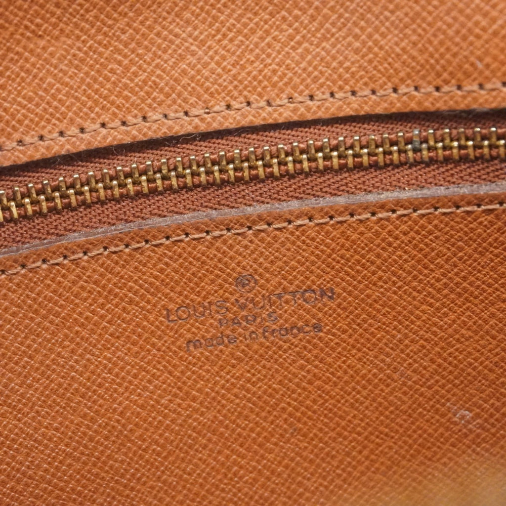 Louis Vuitton Brown Clutch Bag (Pre-Owned)