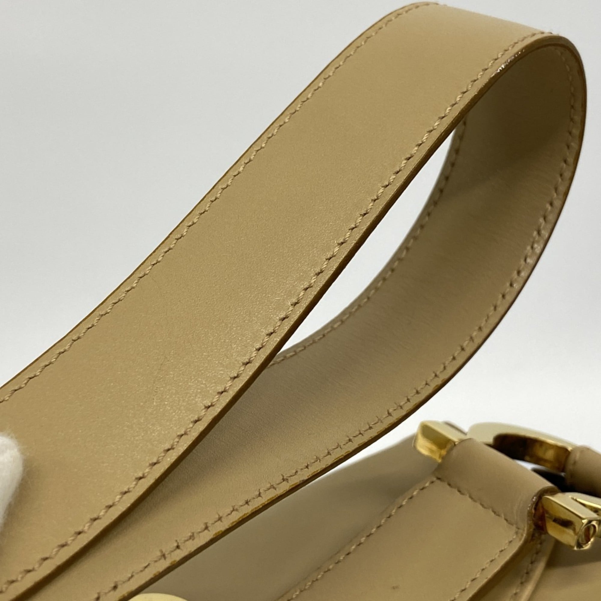 Salvatore Ferragamo Beige Leather Shoulder Bag (Pre-Owned)