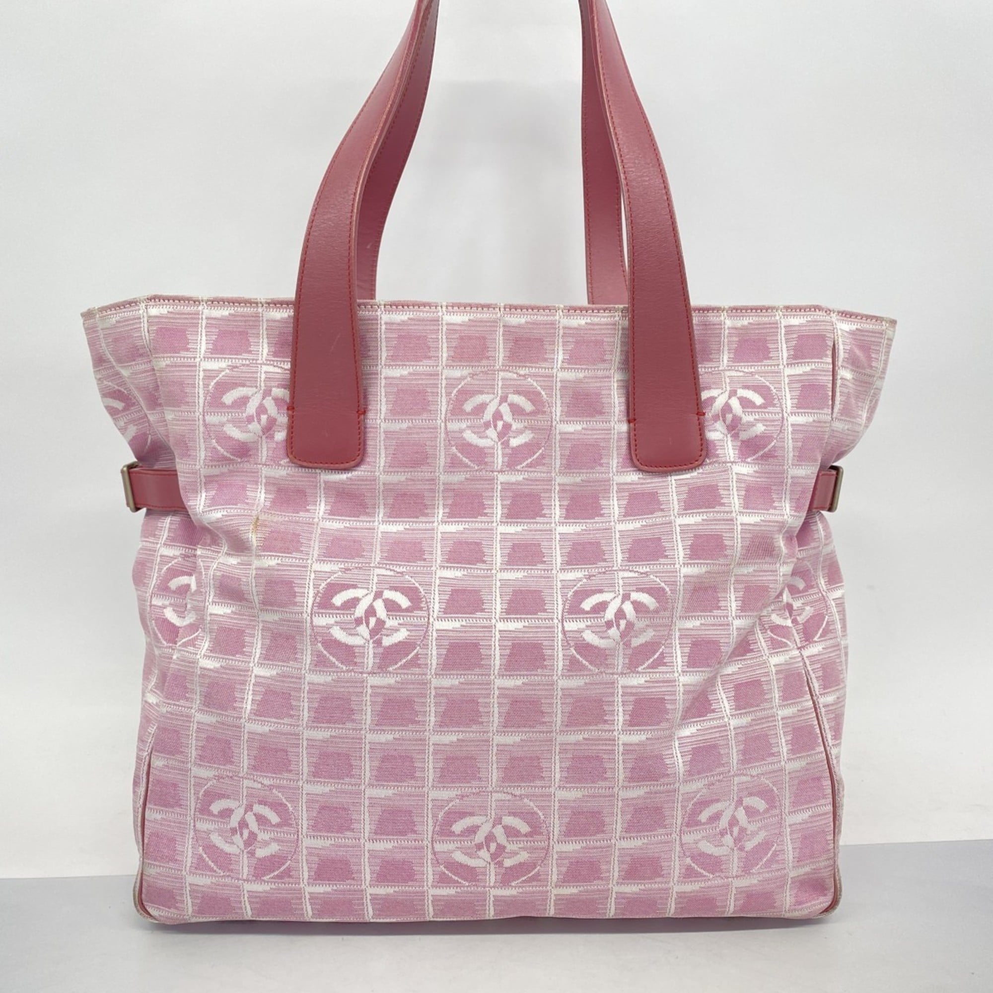 Chanel Pink Nylon Tote Bag (Pre-Owned)