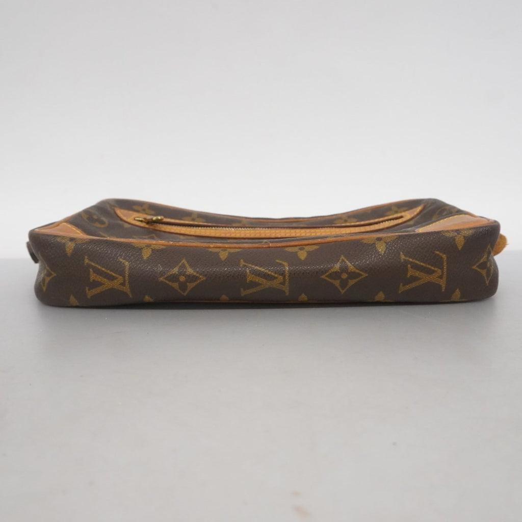 Louis Vuitton Brown Clutch Bag (Pre-Owned)
