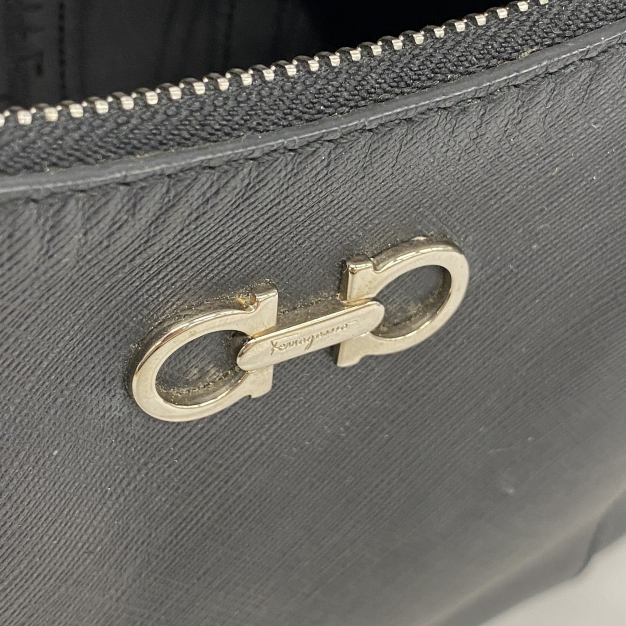 Salvatore Ferragamo Black Leather Handbag (Pre-Owned)