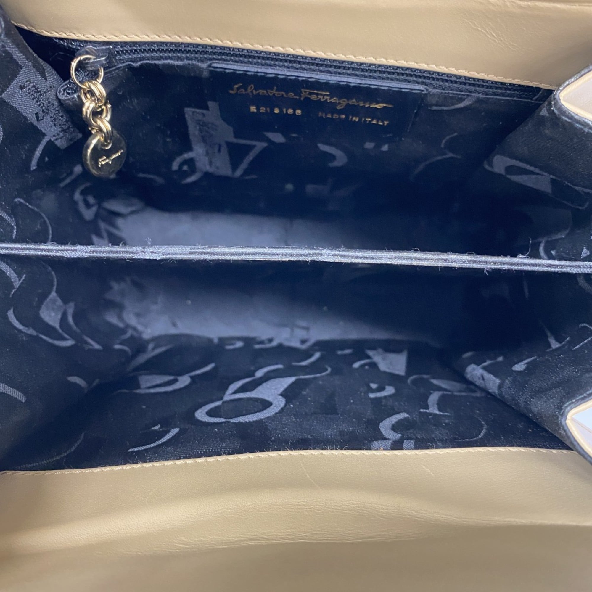 Salvatore Ferragamo Beige Leather Shoulder Bag (Pre-Owned)