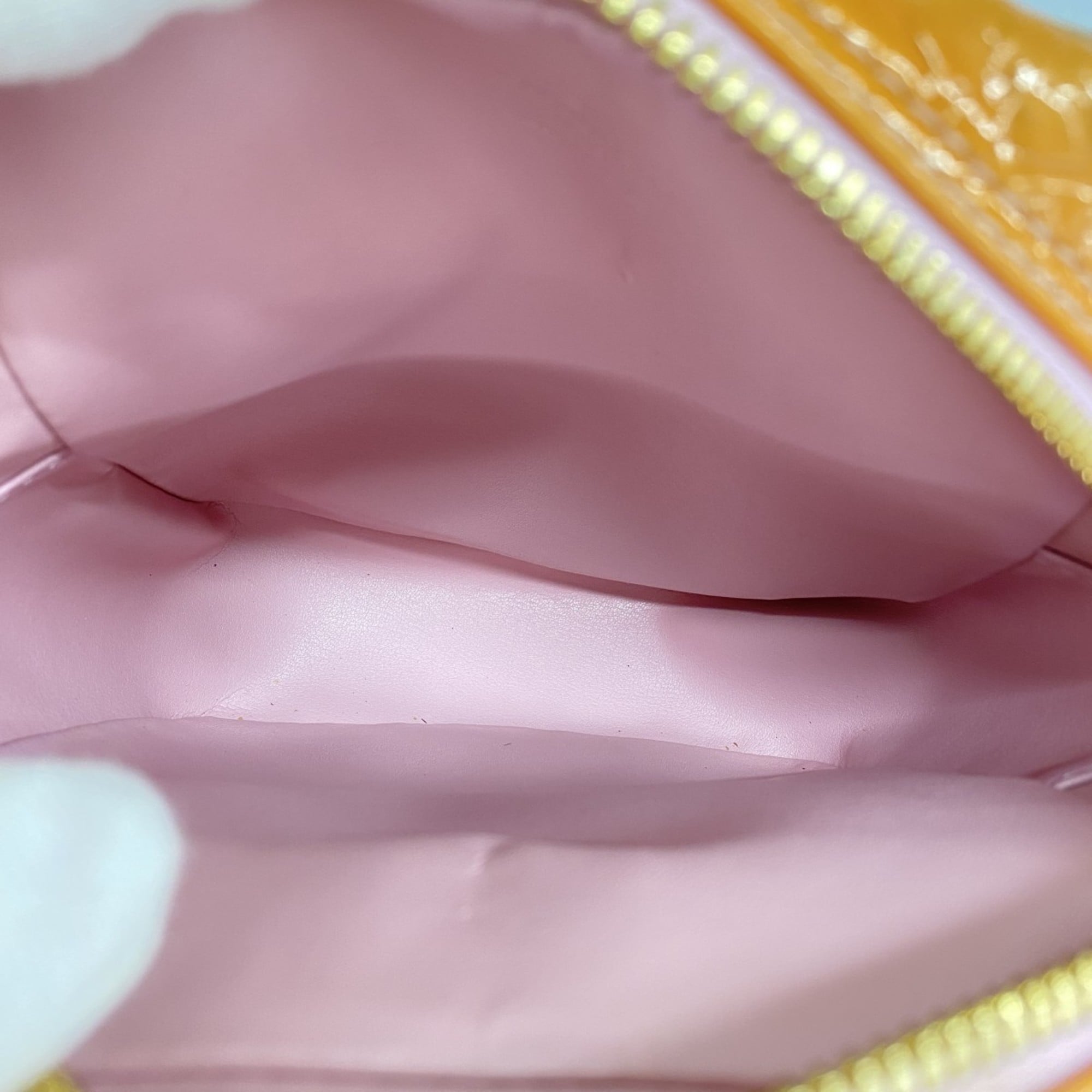 Louis Vuitton Rose Shoulder Bag (Pre-Owned)