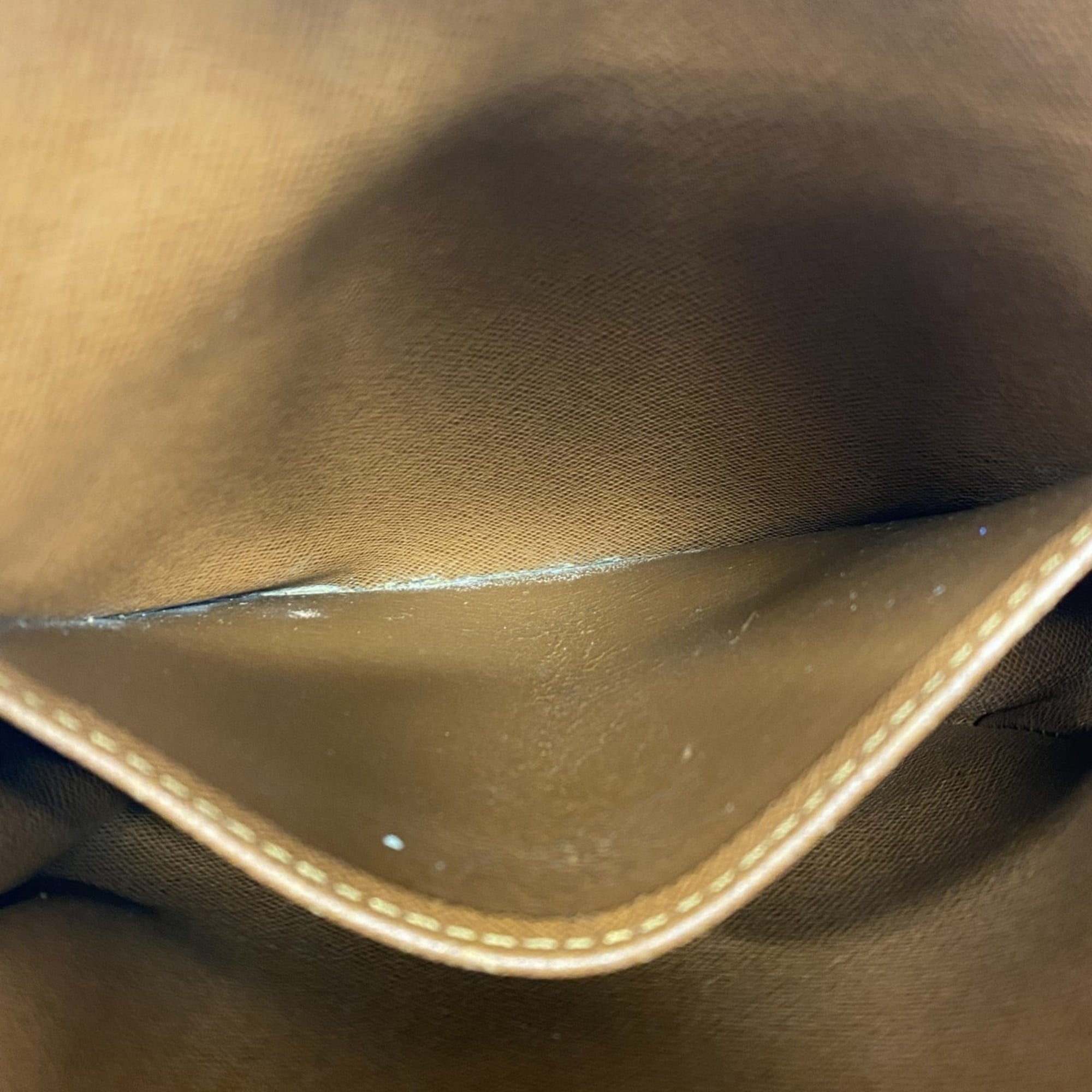 Louis Vuitton Brown Shoulder Bag (Pre-Owned)