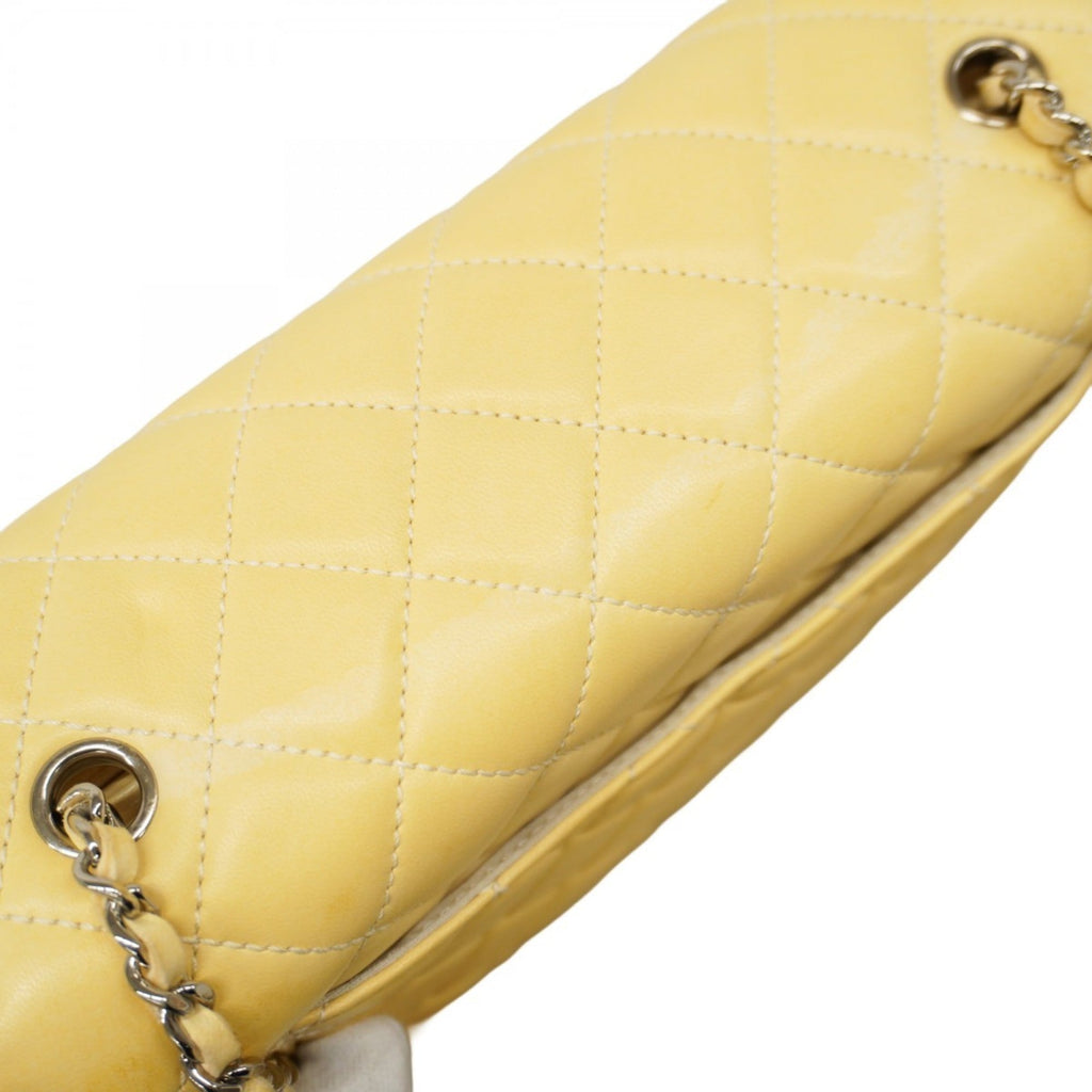 Chanel Ivory Leather Shoulder Bag (Pre-Owned)