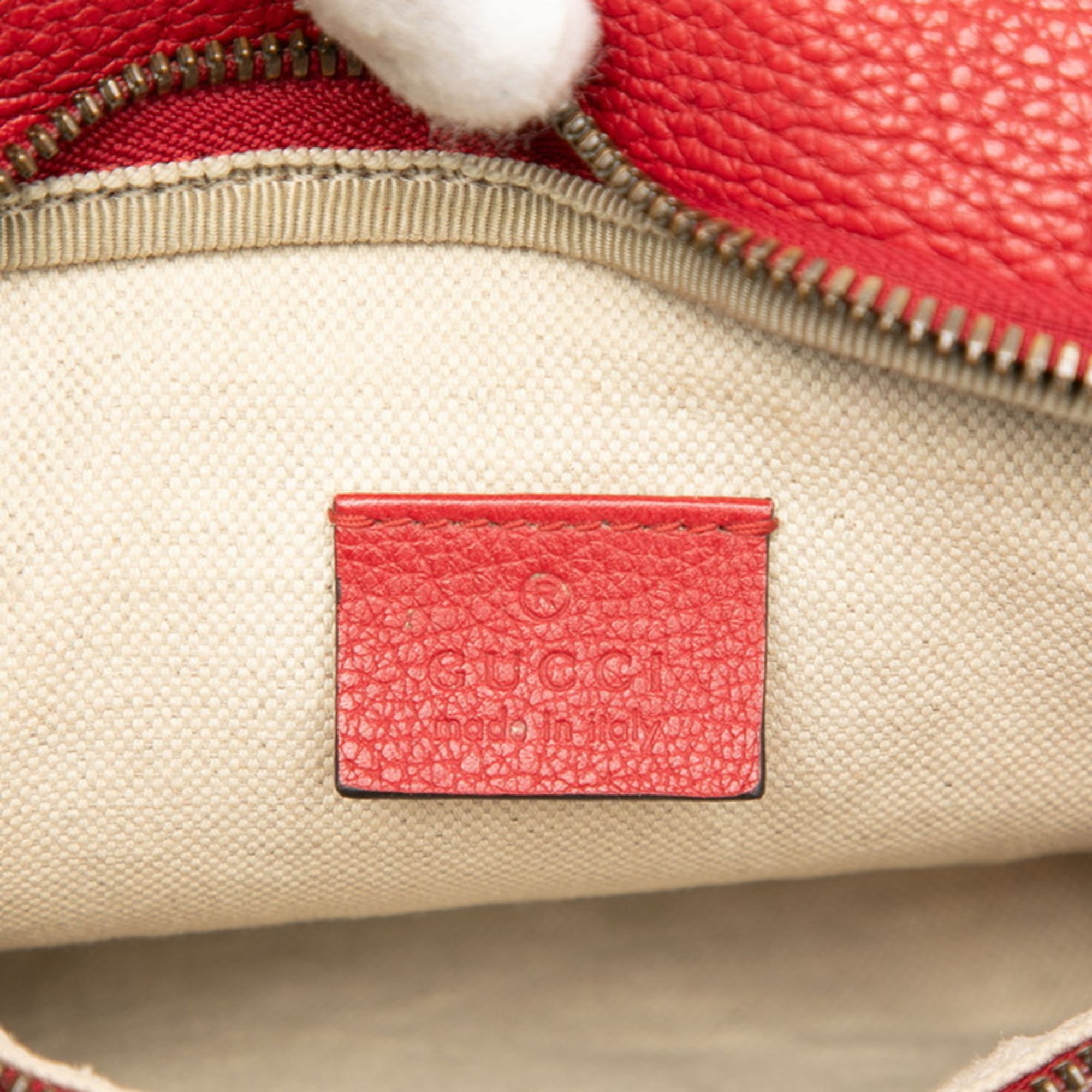 Gucci Red Color Leather Sling Bag (Pre-Owned)