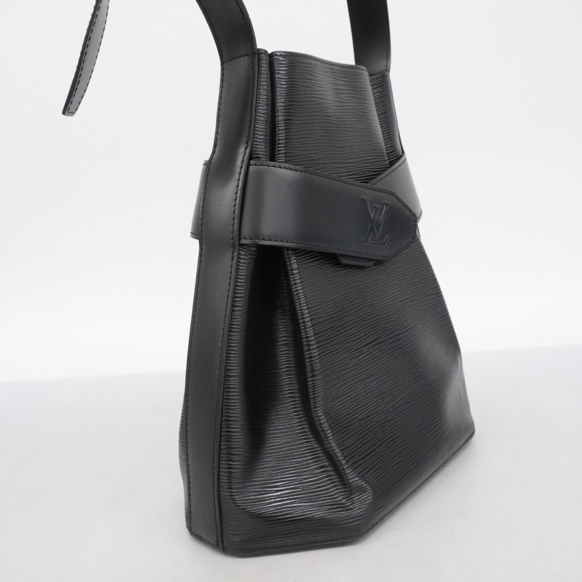 Louis Vuitton Noir Shoulder Bag (Pre-Owned)