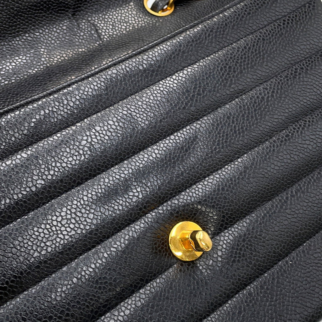 Chanel Black Grained Calfskin Shoulder Bag (Pre-Owned)