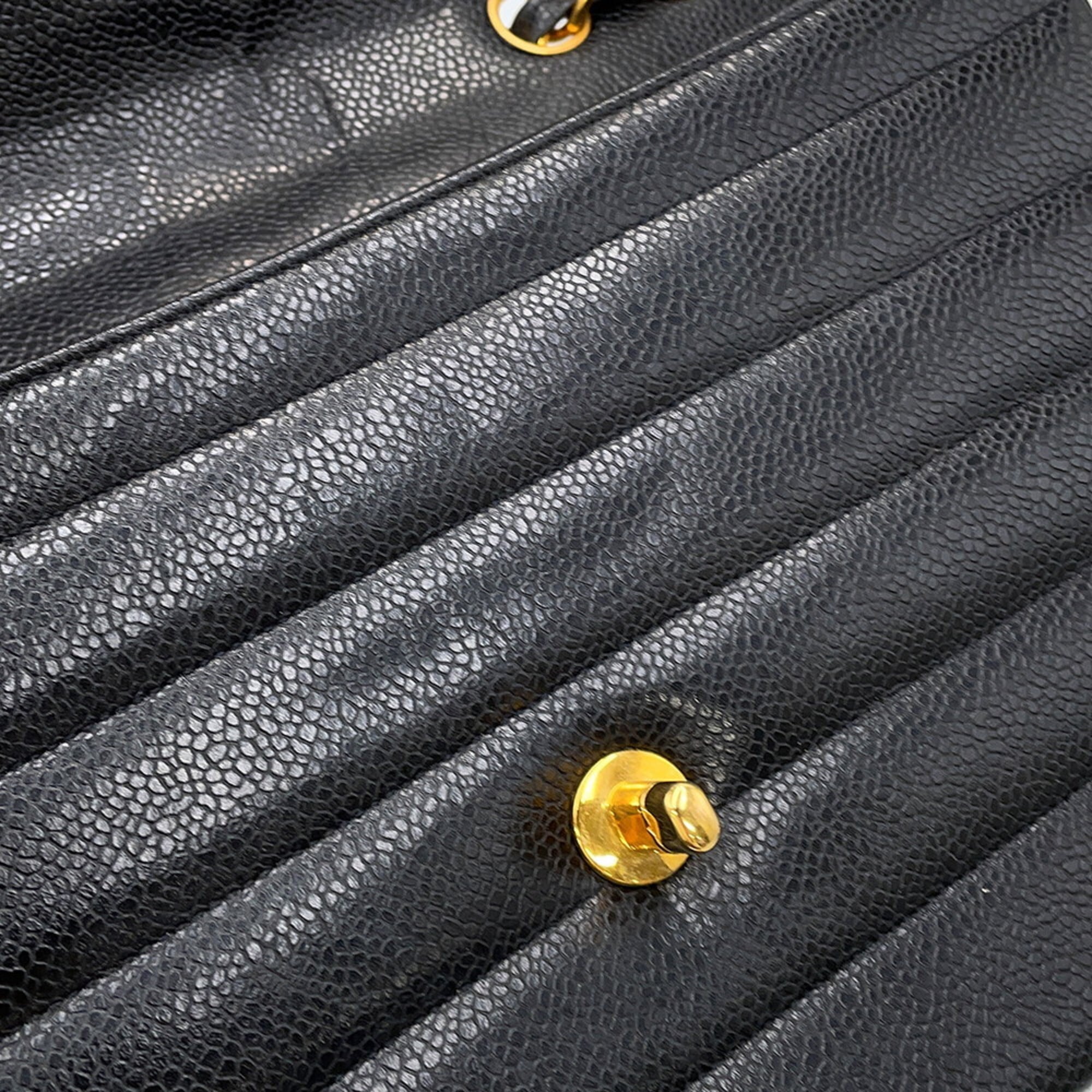 Chanel Black Grained Calfskin Shoulder Bag (Pre-Owned)