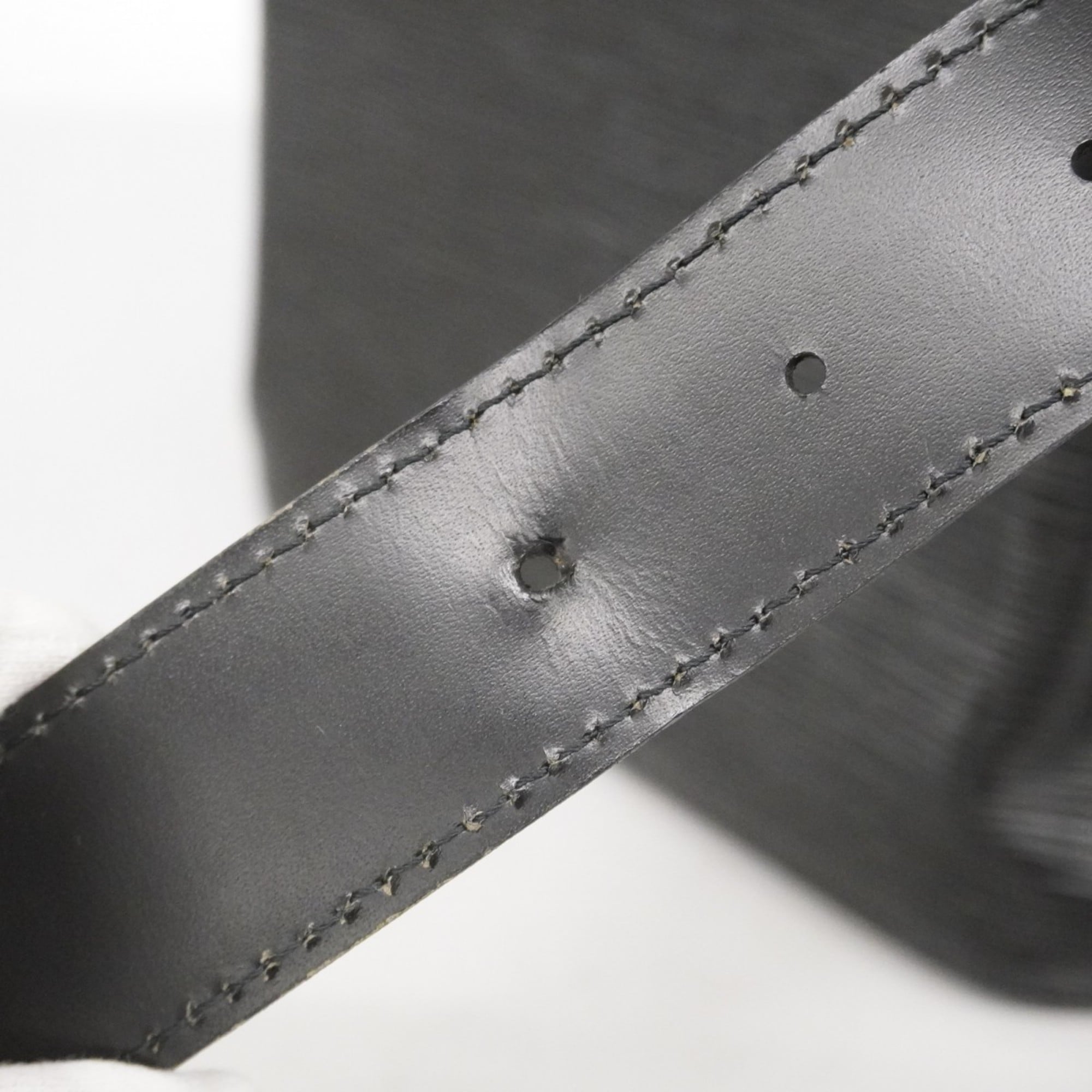 Louis Vuitton Noir Shoulder Bag (Pre-Owned)