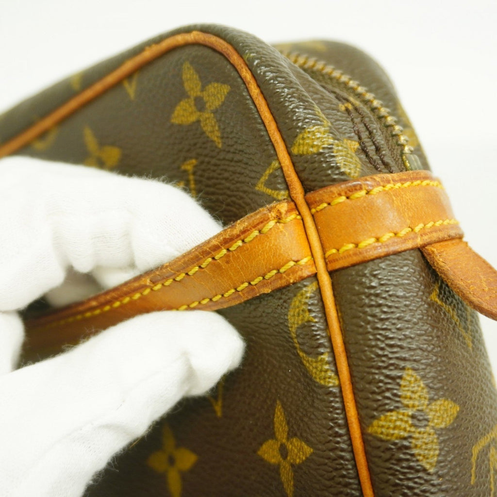 Louis Vuitton Brown Clutch Bag (Pre-Owned)