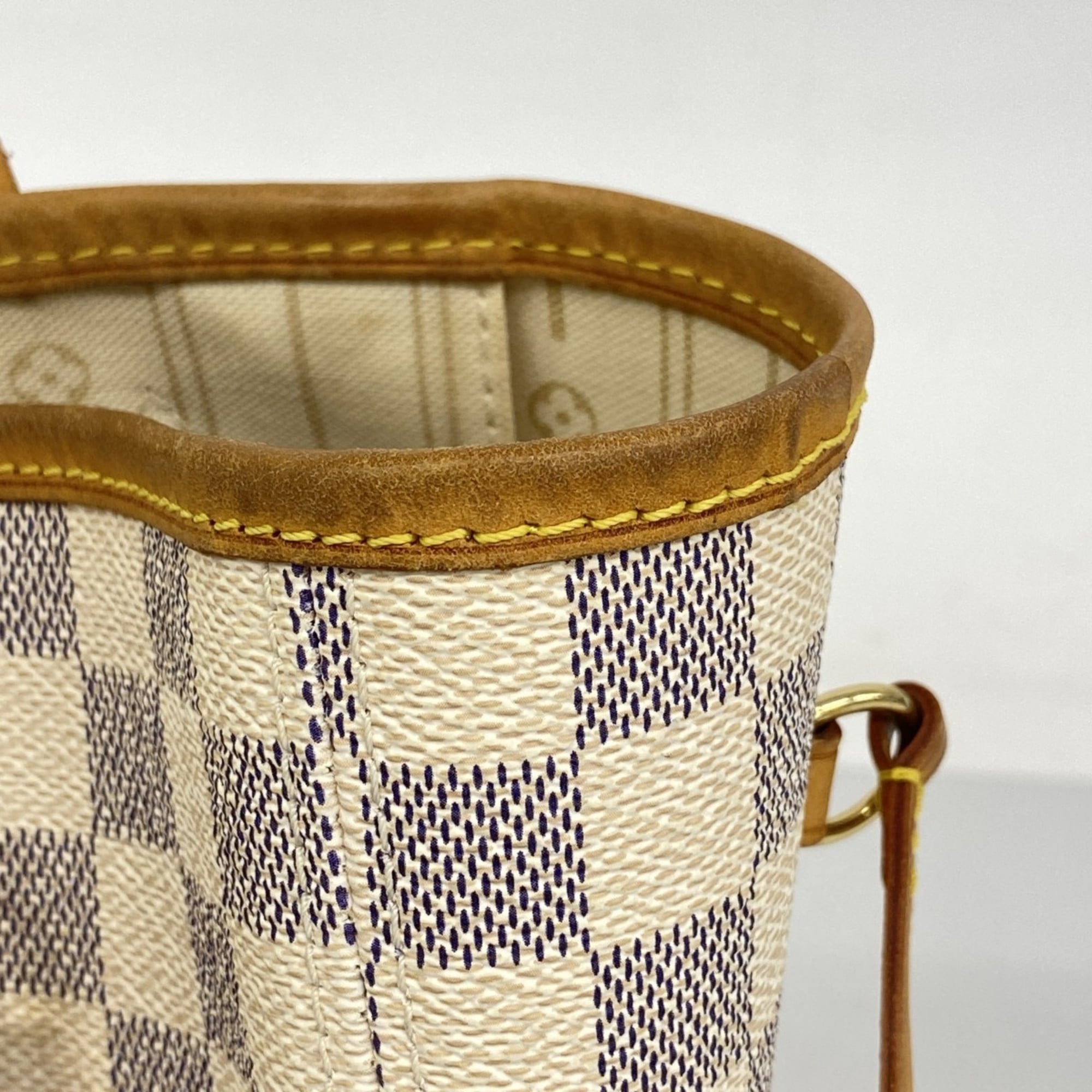 Louis Vuitton White Tote Bag (Pre-Owned)