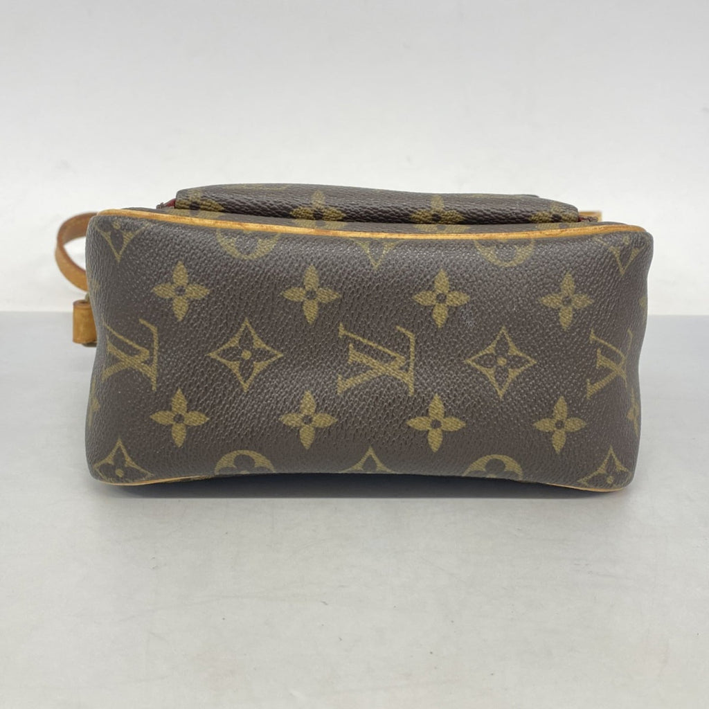 Louis Vuitton Brown Shoulder Bag (Pre-Owned)