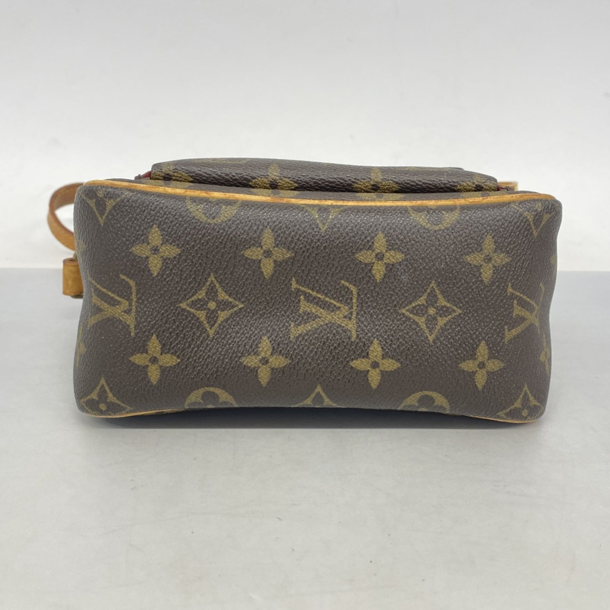 Louis Vuitton Brown Shoulder Bag (Pre-Owned)