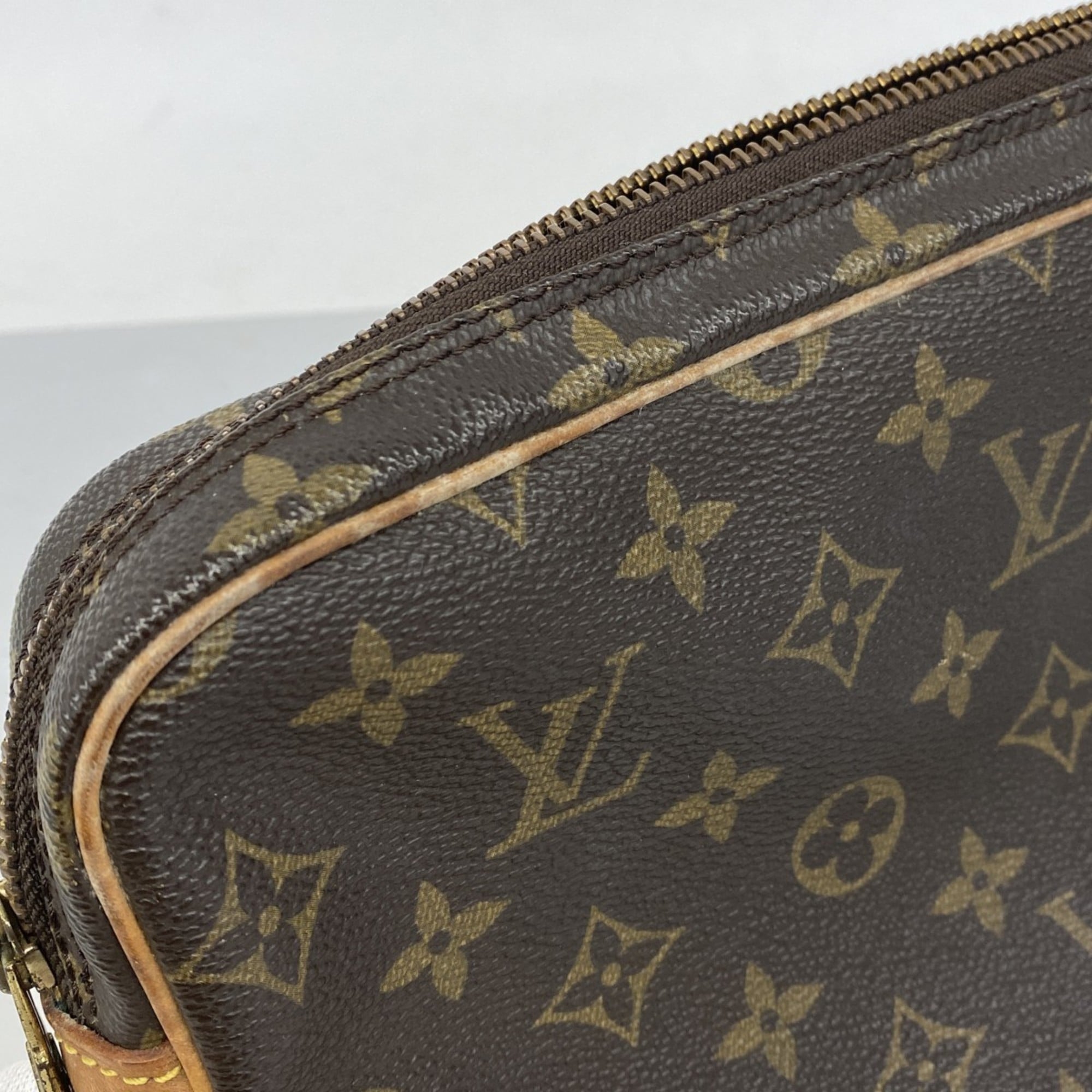 Louis Vuitton Brown Clutch Bag (Pre-Owned)