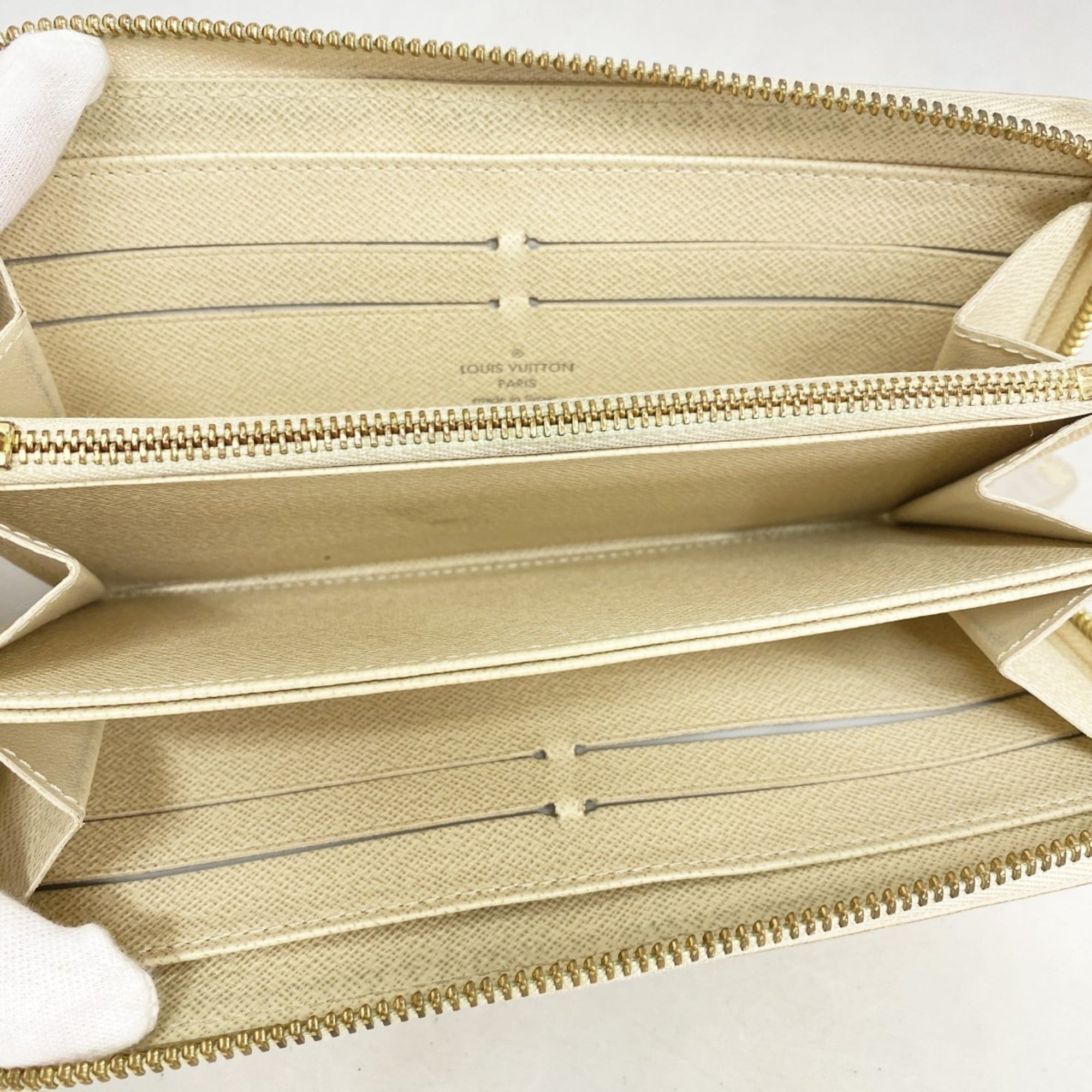 Louis Vuitton White Long Wallet (Bi-Fold) (Pre-Owned)