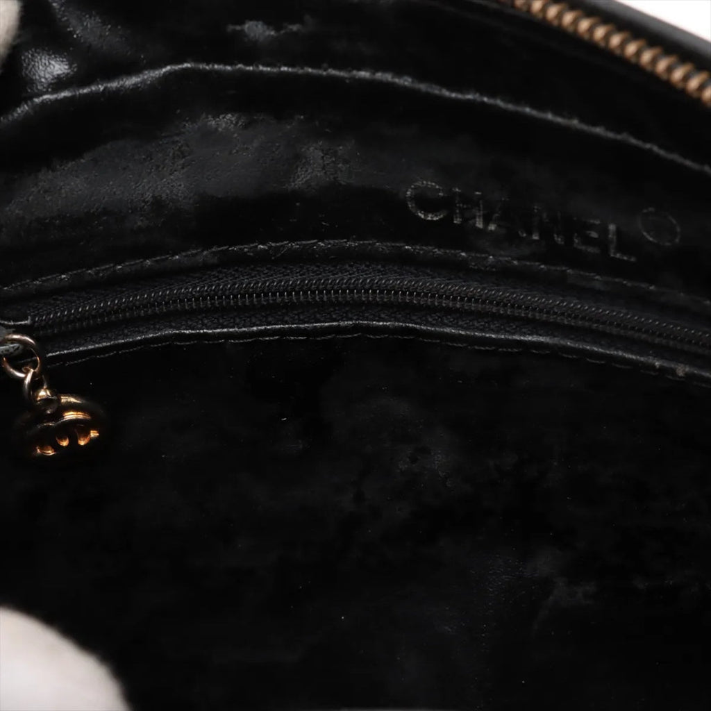 Chanel Black Leather Shoulder Bag (Pre-Owned)
