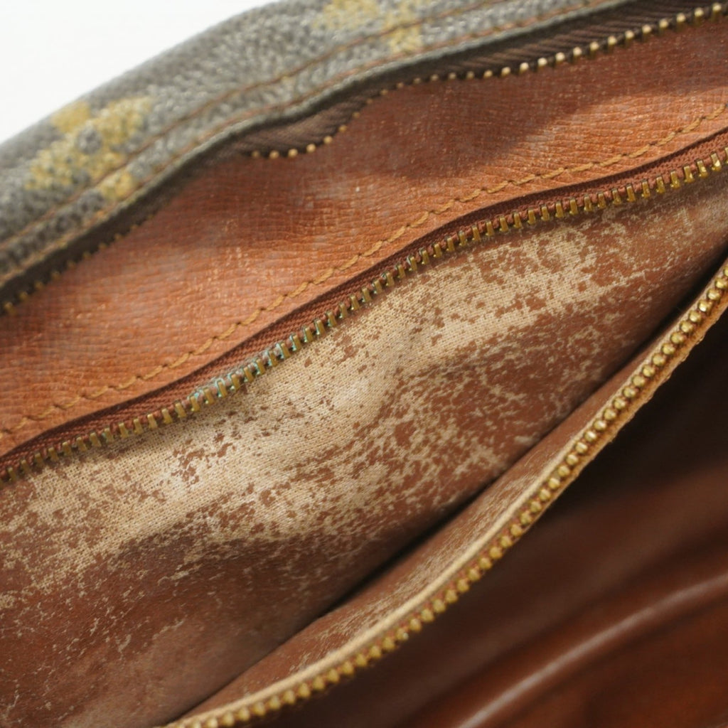Louis Vuitton Brown Shoulder Bag (Pre-Owned)