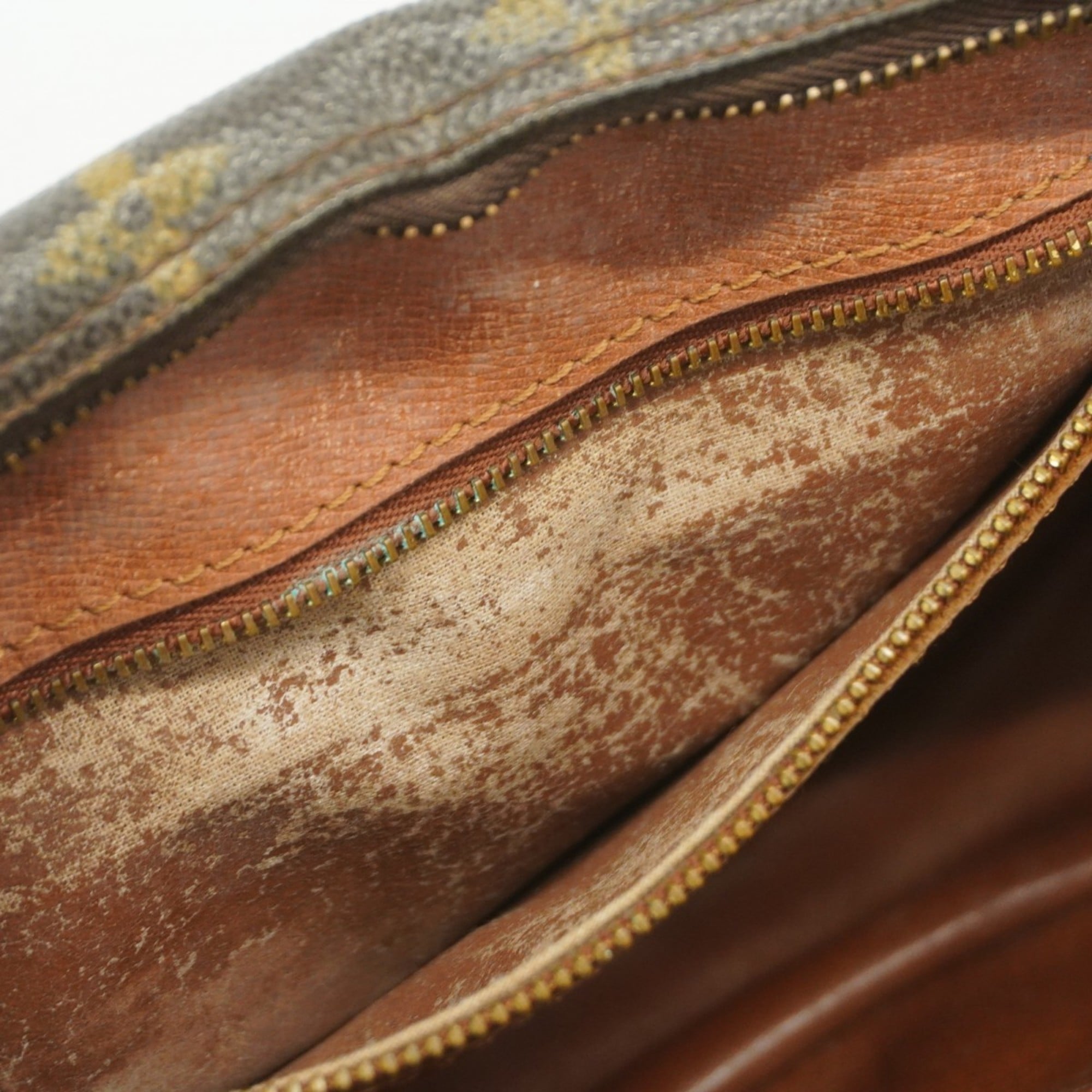 Louis Vuitton Brown Shoulder Bag (Pre-Owned)